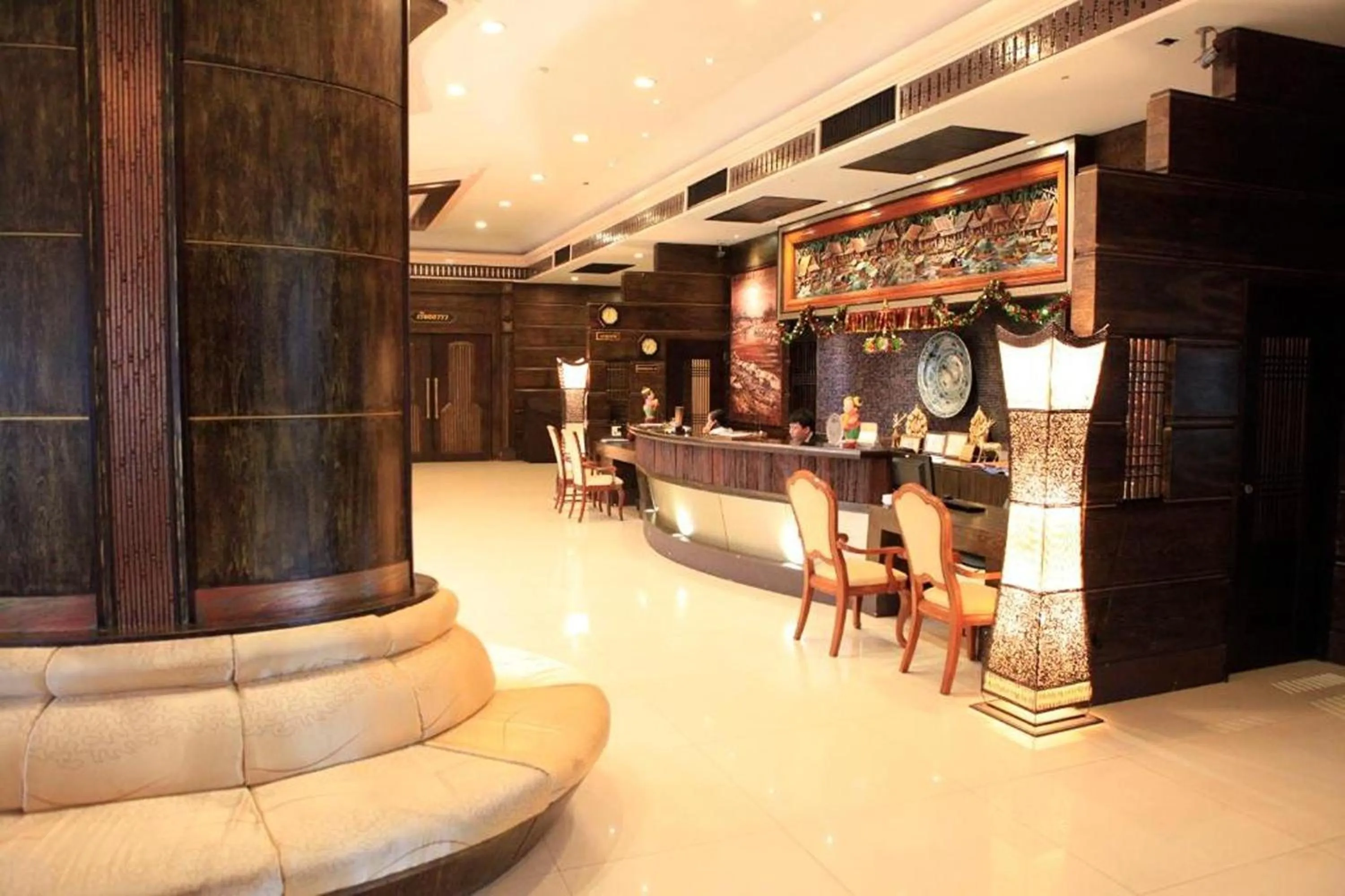 Lobby or reception in Ruean Phae Royal Park Hotel