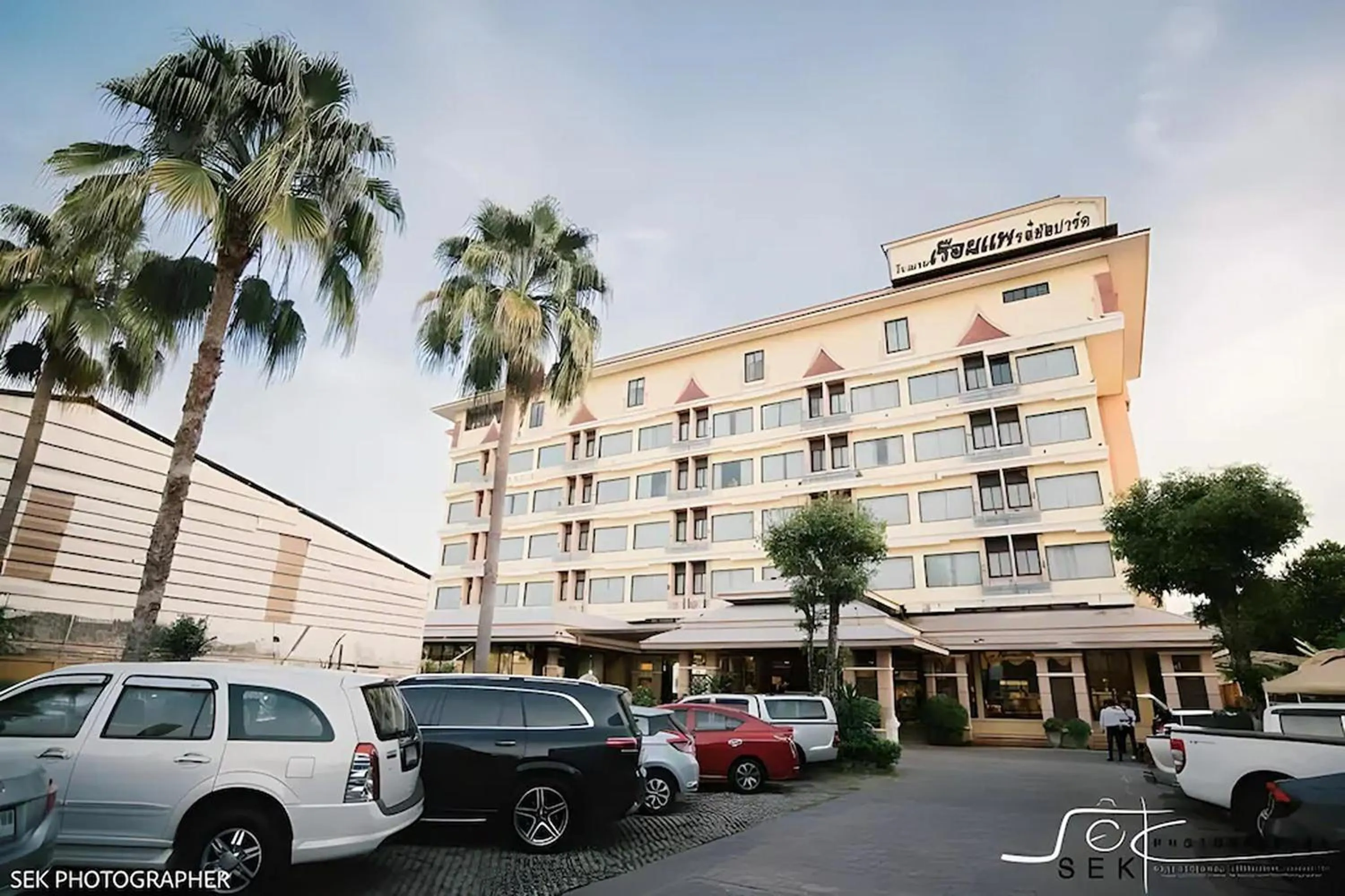 Property building in Ruean Phae Royal Park Hotel