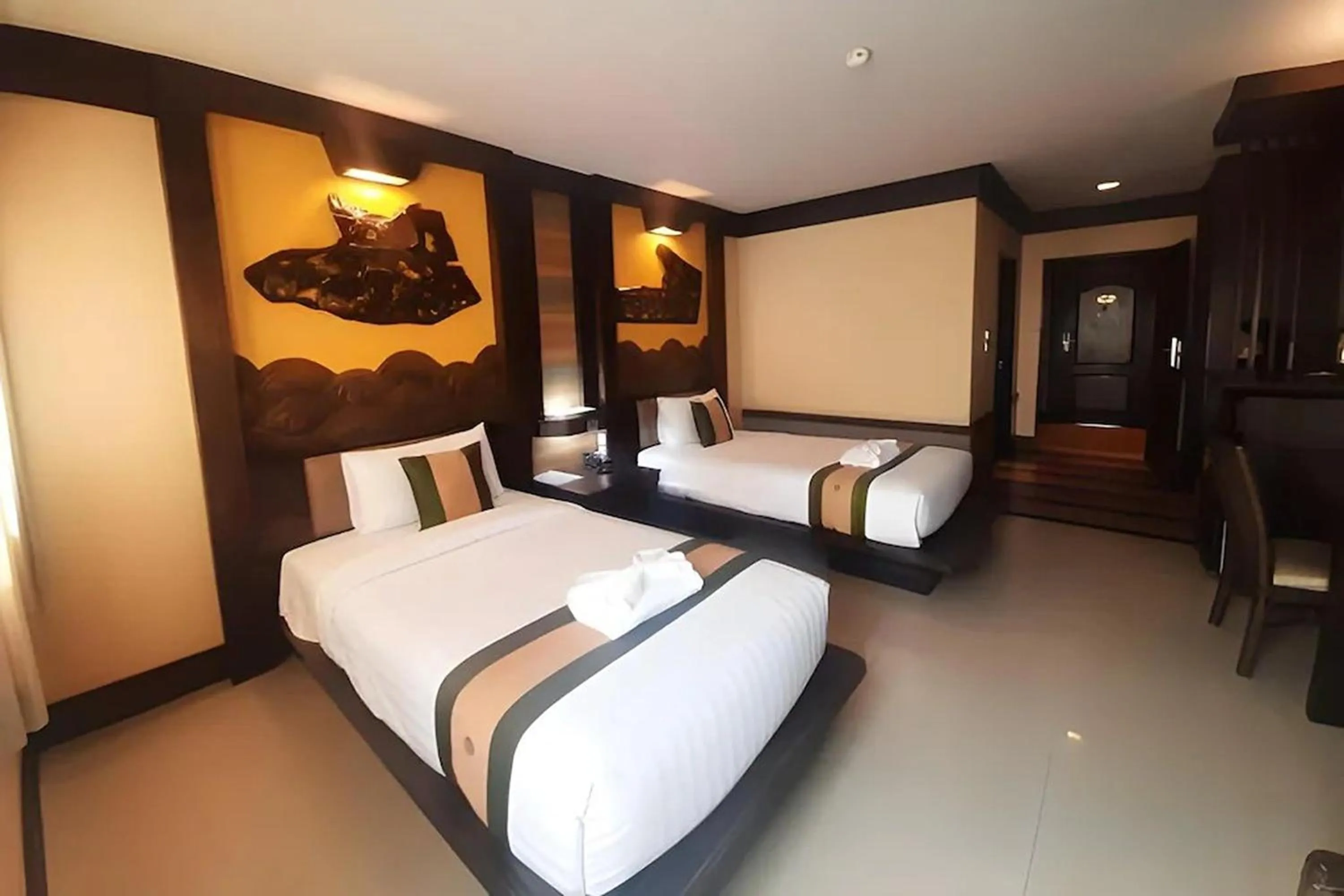 Bed in Ruean Phae Royal Park Hotel