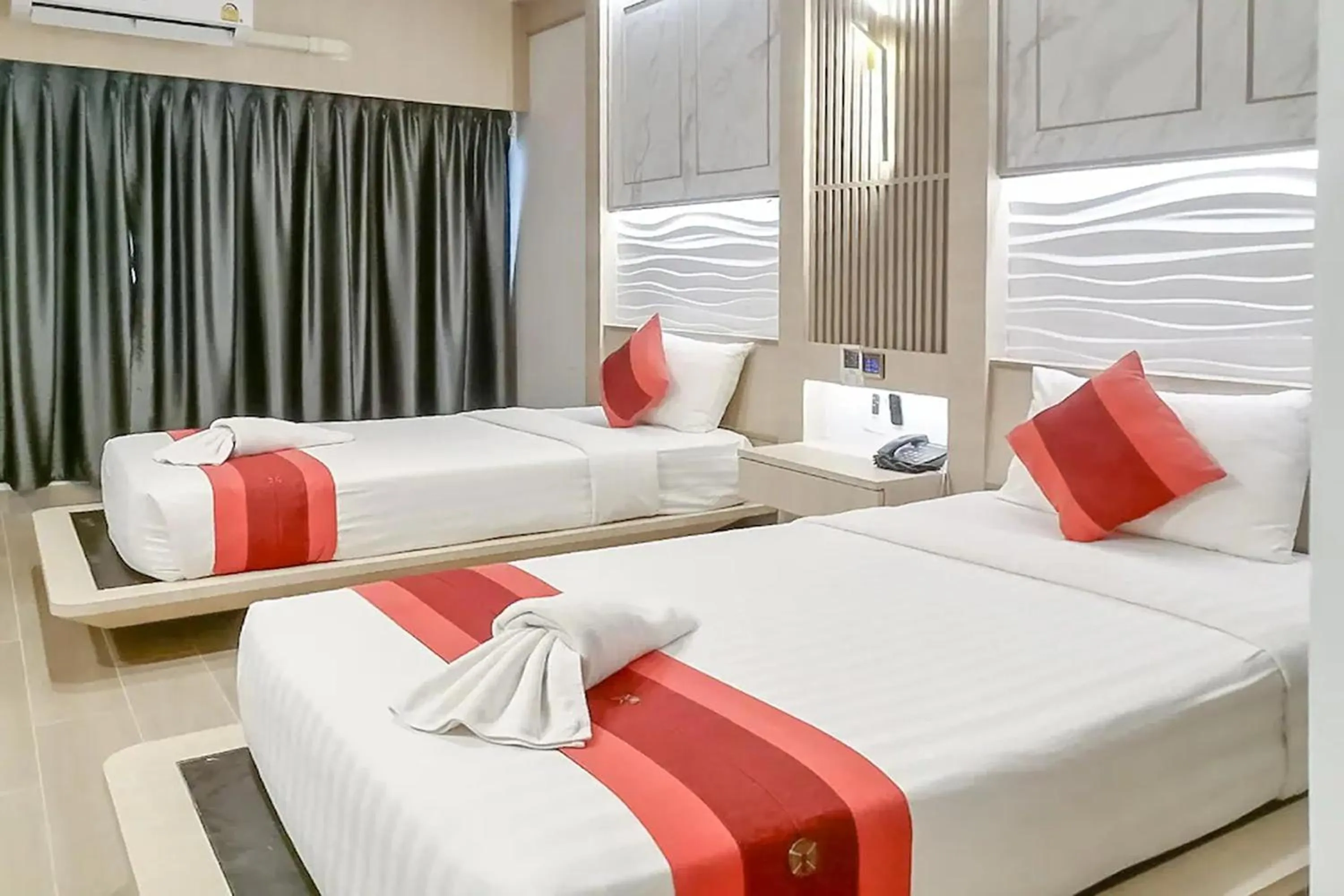 Bed in Ruean Phae Royal Park Hotel