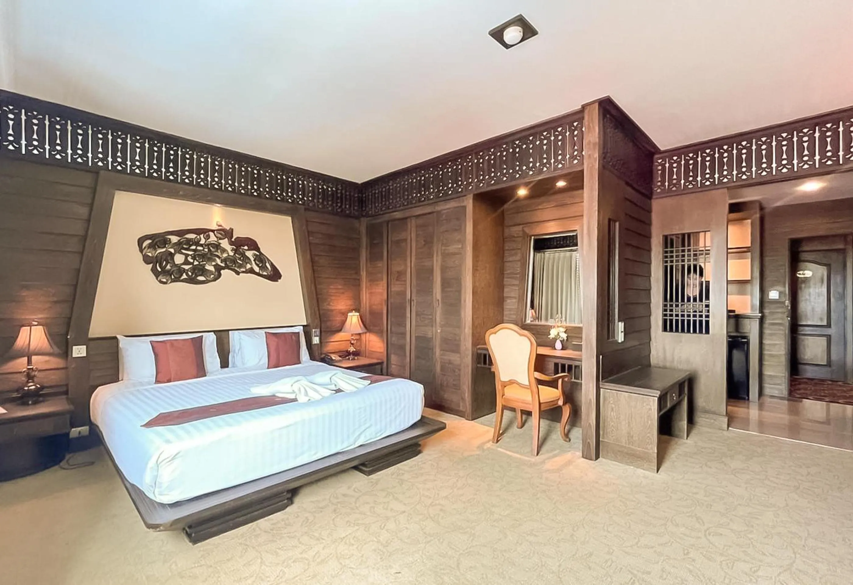 Junior Suite in Ruean Phae Royal Park Hotel