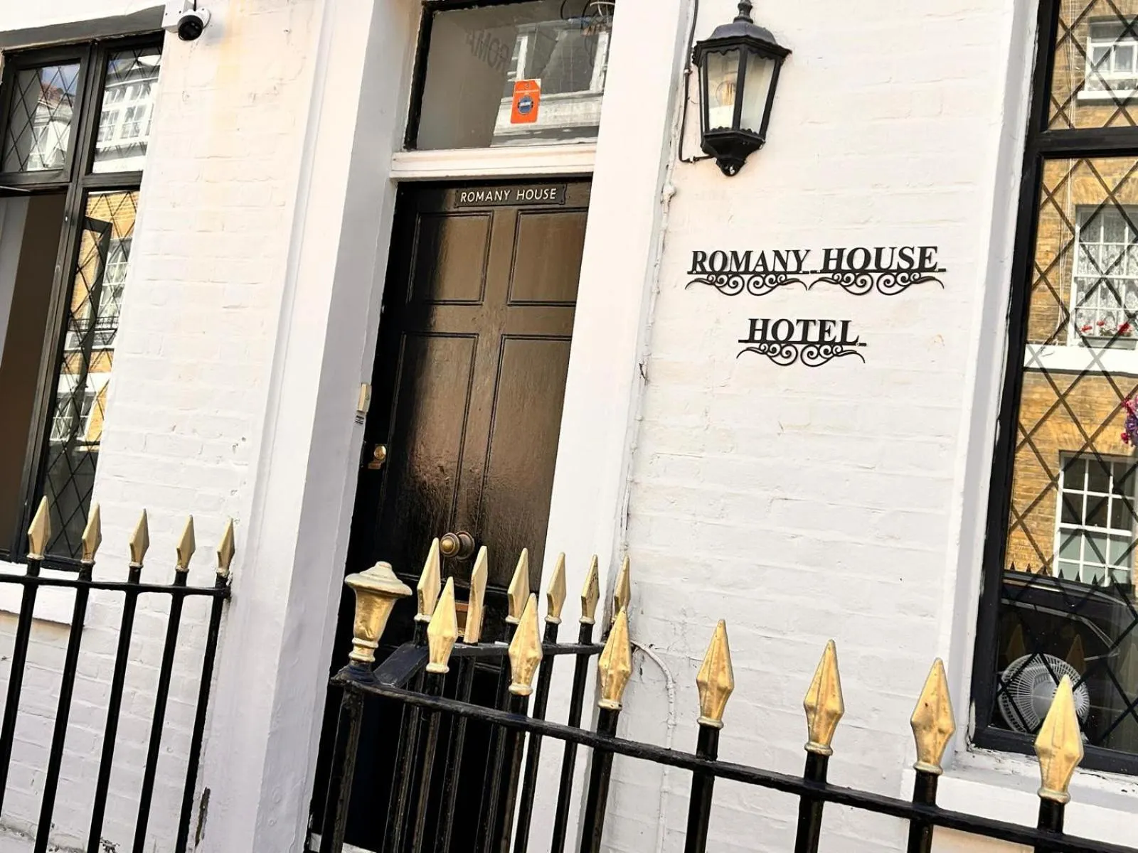 Logo/Certificate/Sign in Romany House Hotel
