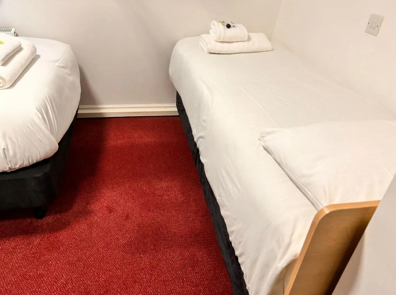 Bed in Romany House Hotel