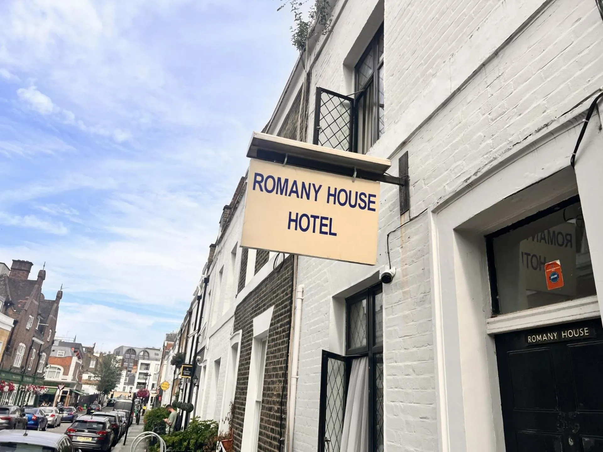Logo/Certificate/Sign in Romany House Hotel