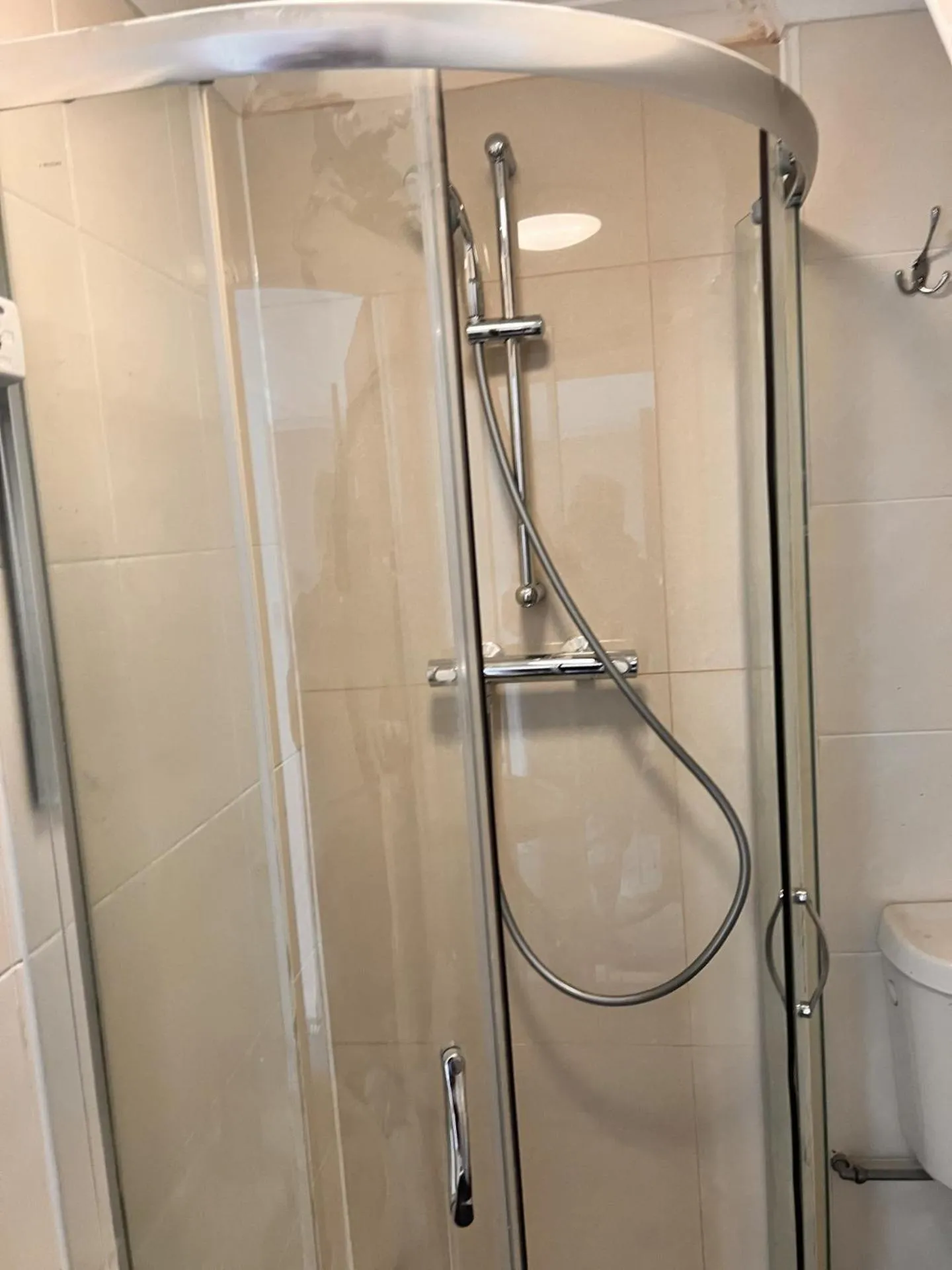 Shower in Romany House Hotel