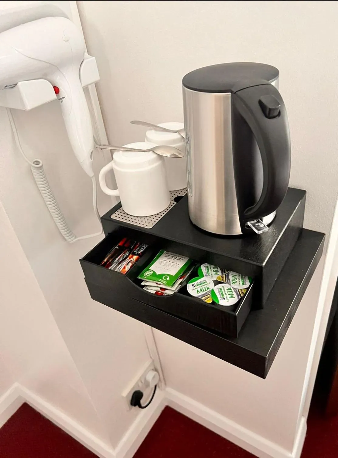 Coffee/tea facilities in Romany House Hotel