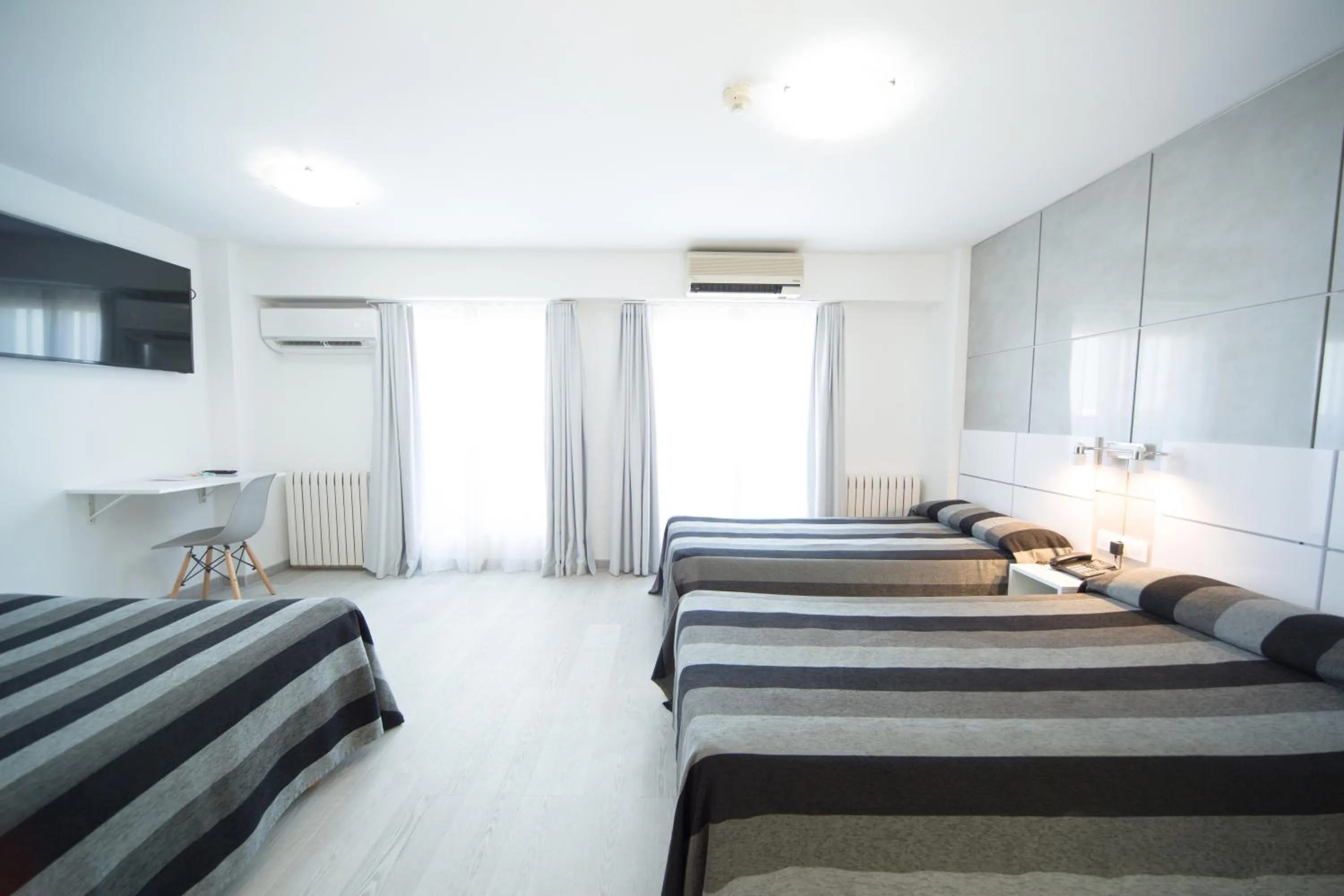 Photo of the whole room, Bed in Sol Playa