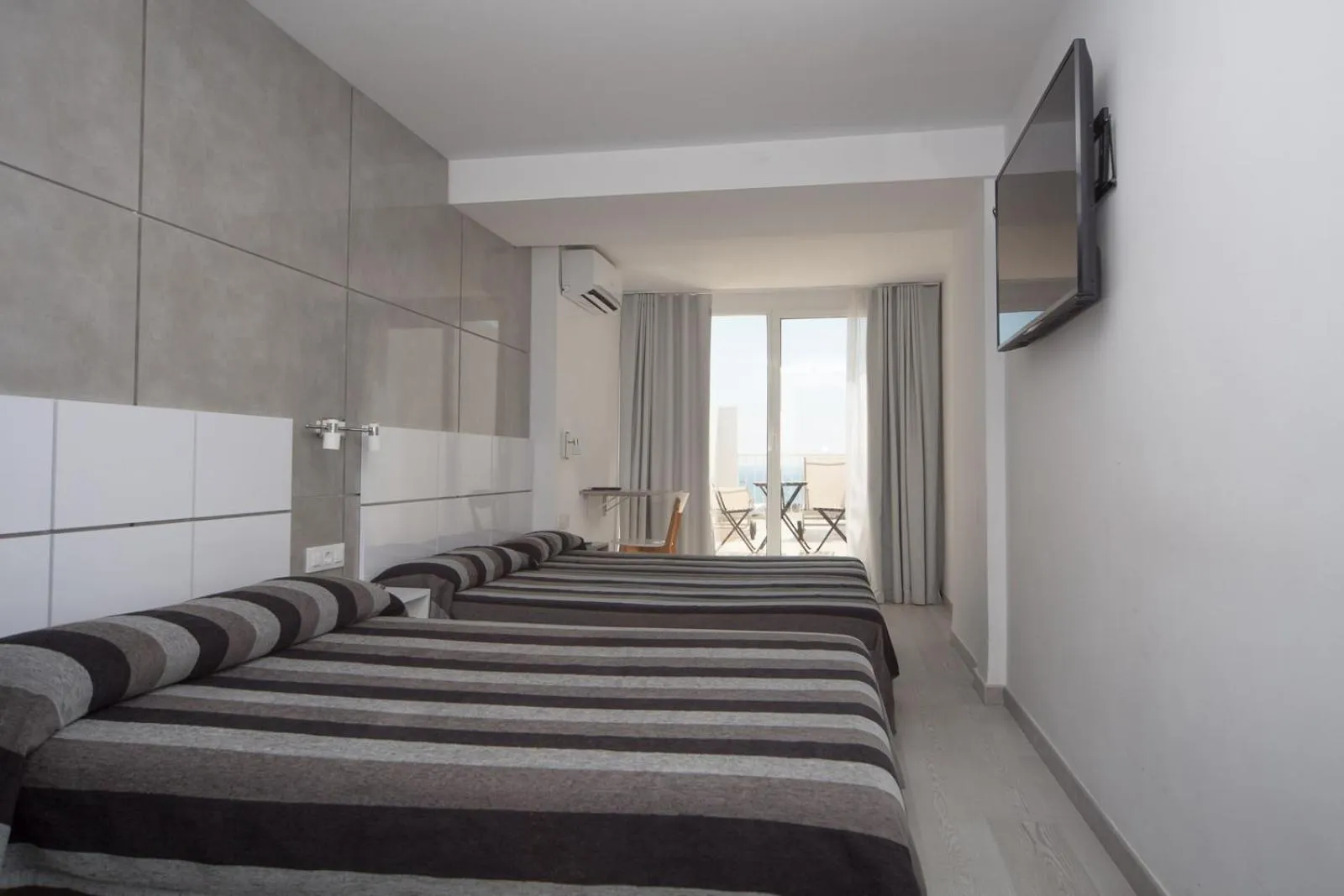 Photo of the whole room, Bed in Sol Playa