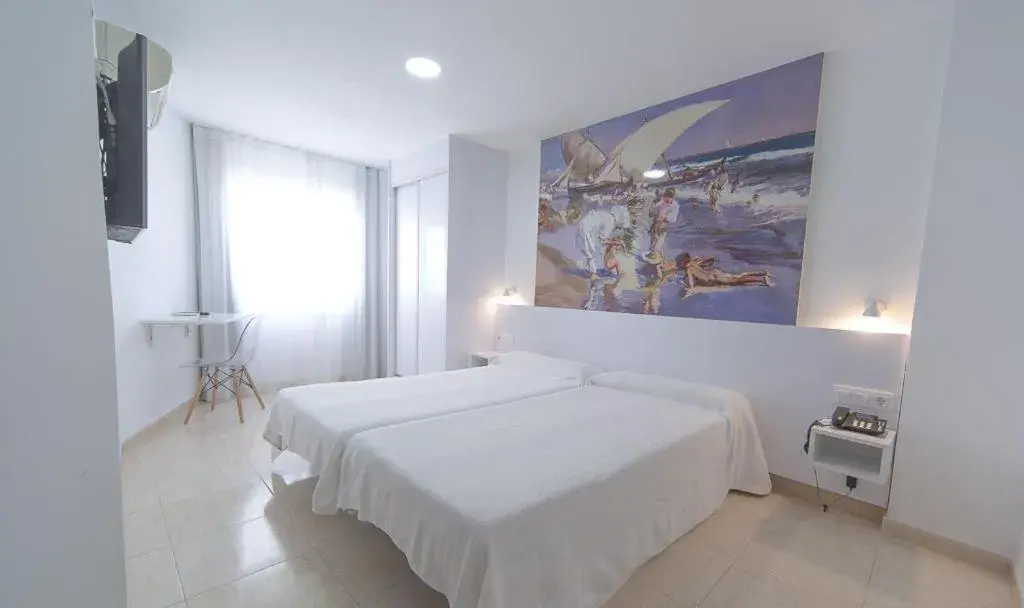 Twin Room - single occupancy in Sol Playa Twin Room - single occupancy in Sol Playa