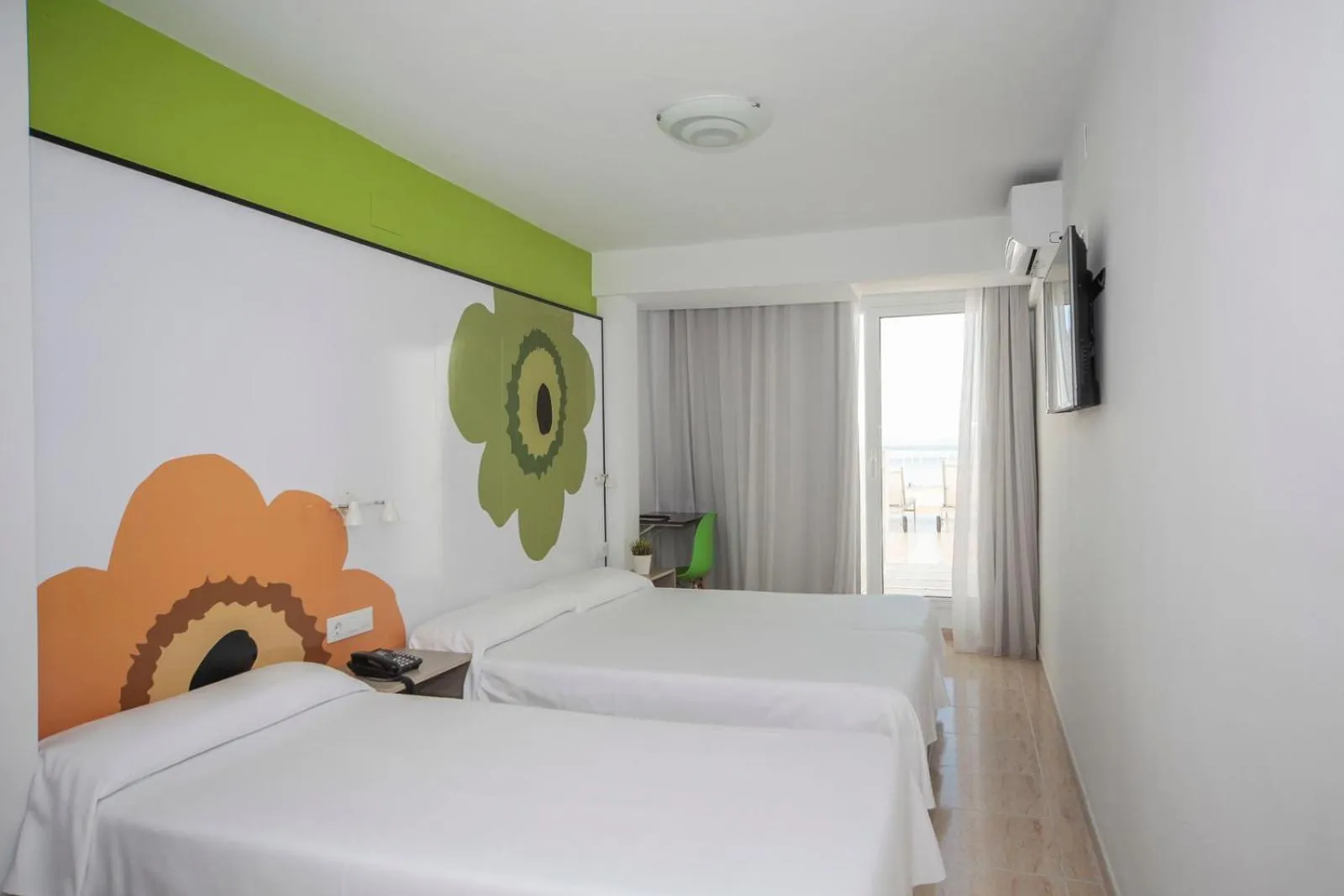 Photo of the whole room, Bed in Sol Playa