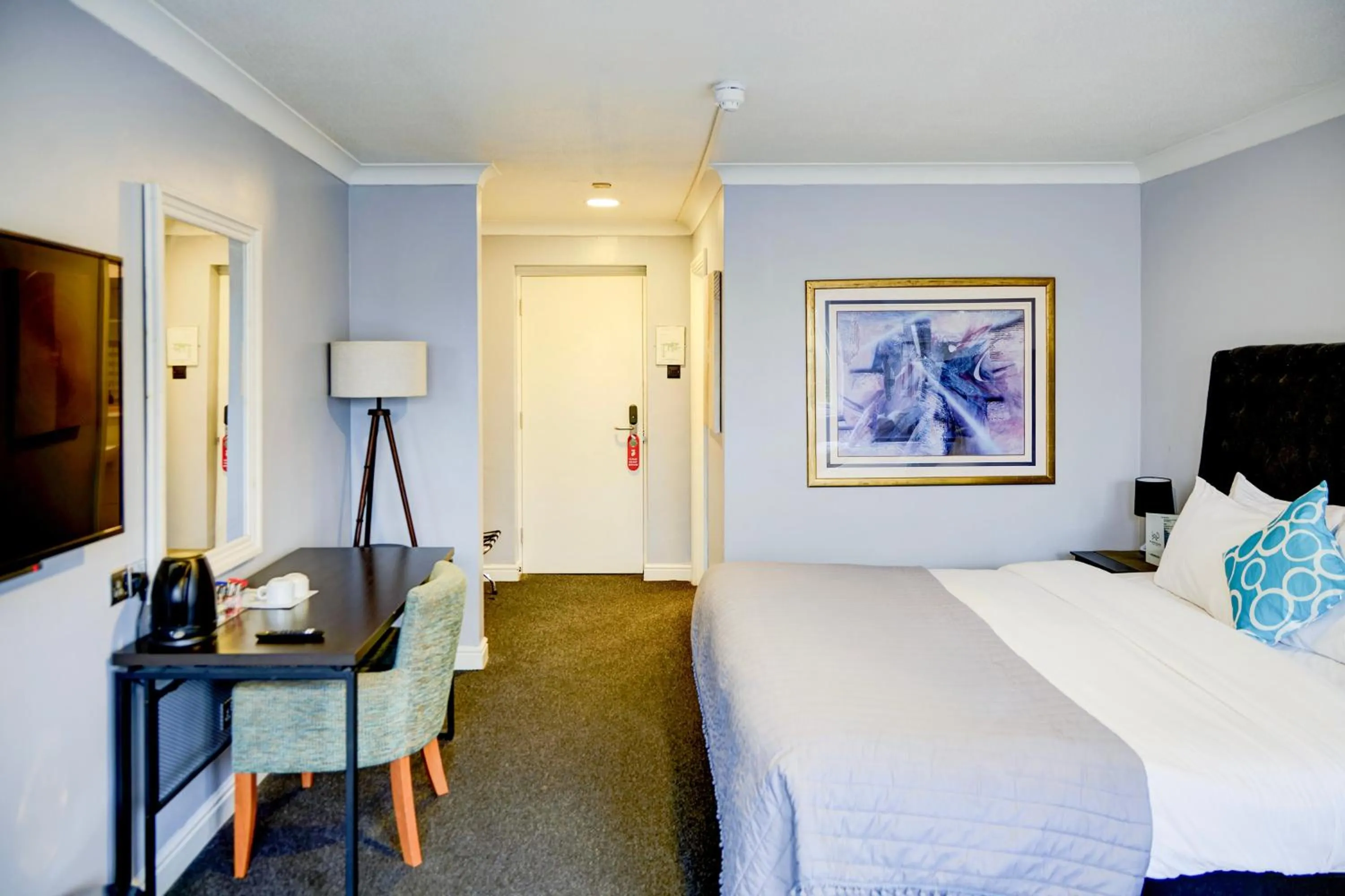 Bedroom, Bed in Warwickshire Park Hotel Kenilworth by Belvilla