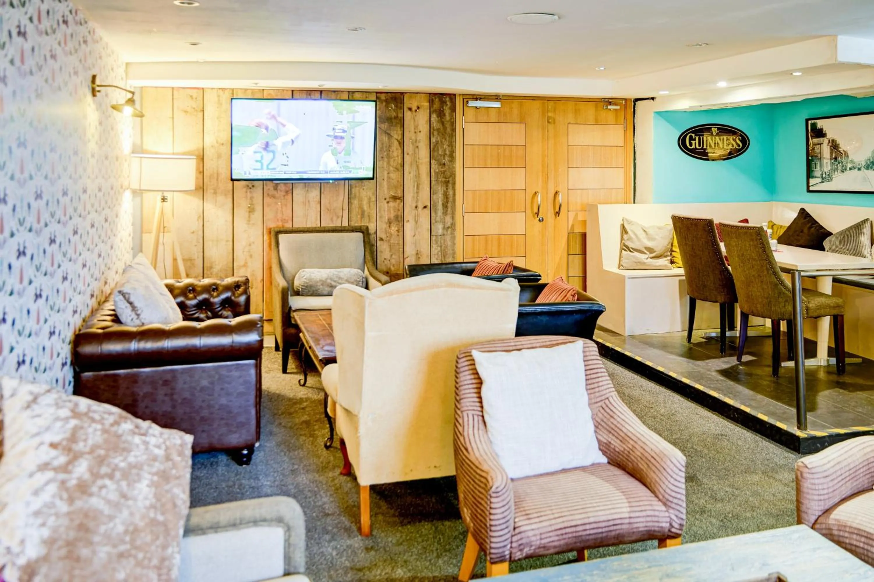 Lobby or reception in Warwickshire Park Hotel Kenilworth by Belvilla