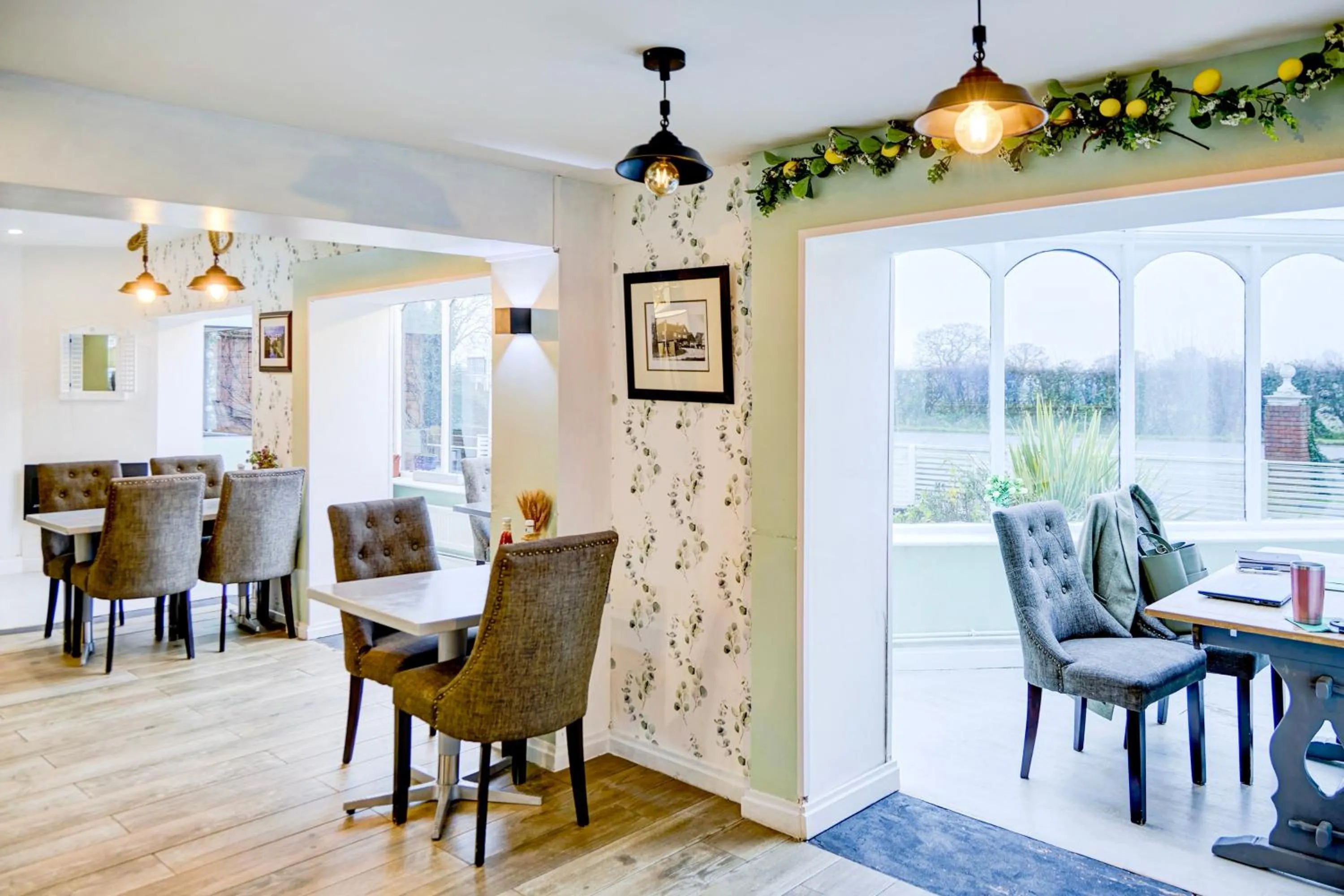 Lobby or reception in Warwickshire Park Hotel Kenilworth by Belvilla