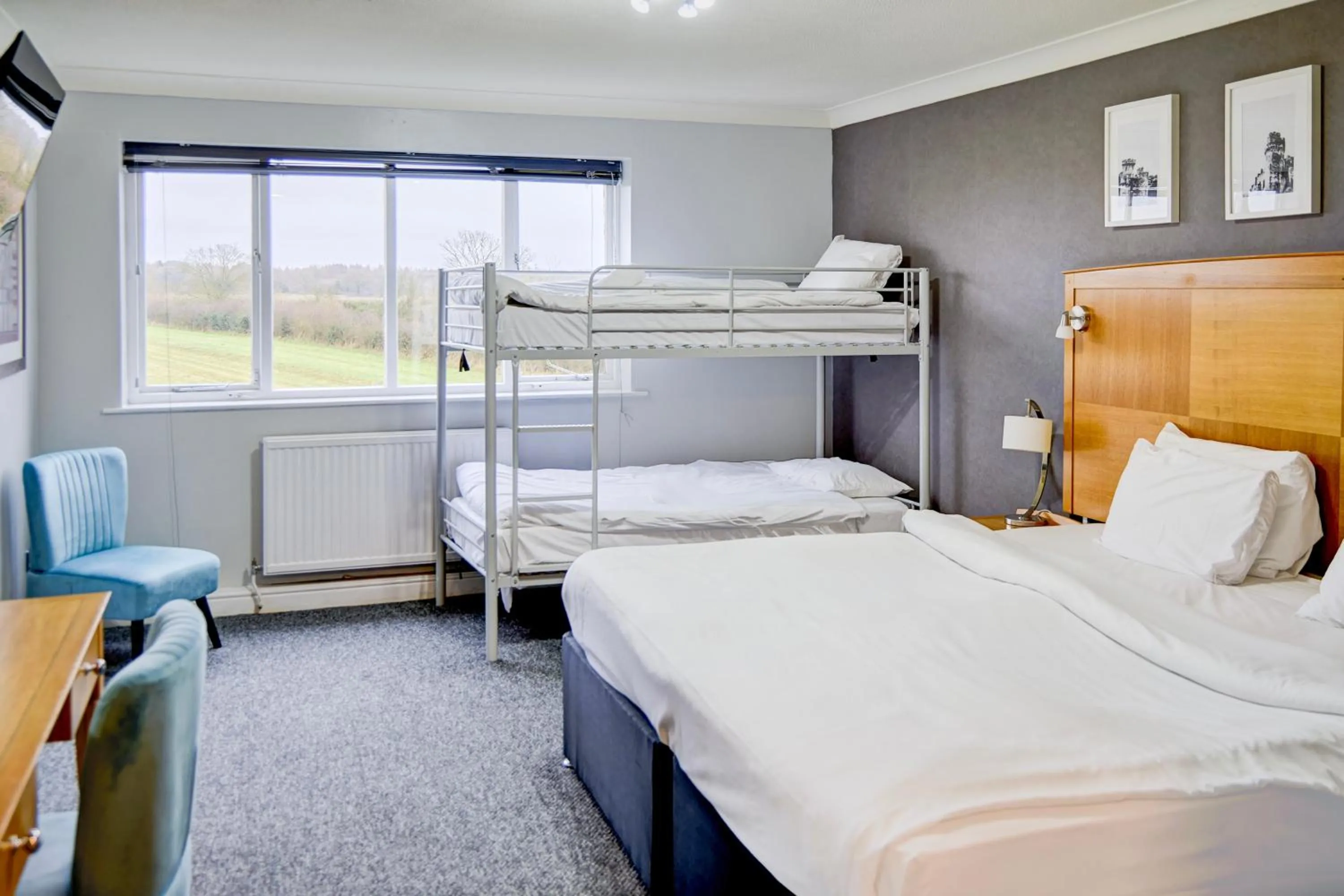 Bedroom, Bed in Warwickshire Park Hotel Kenilworth by Belvilla