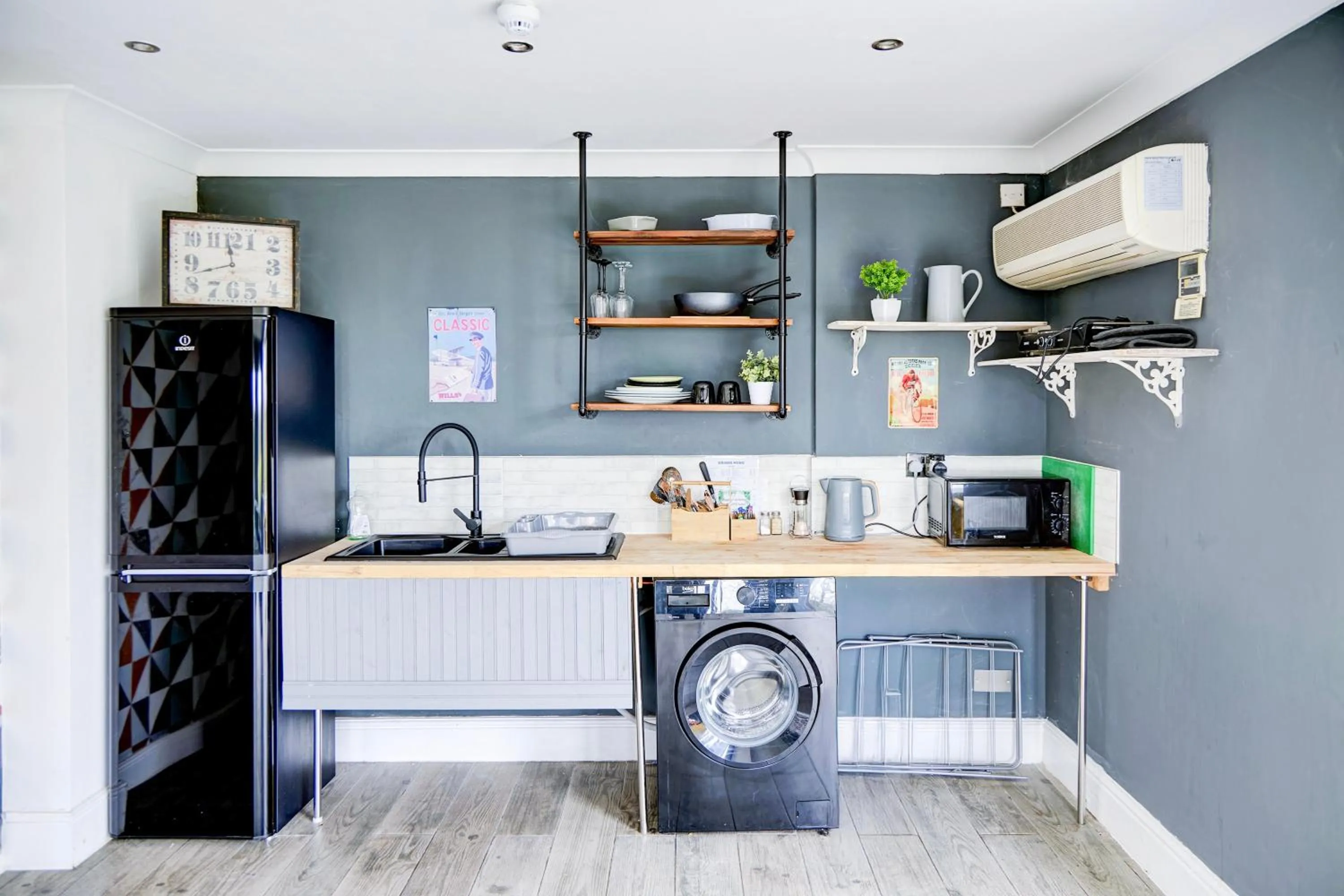 Bedroom in Warwickshire Park Hotel Kenilworth by Belvilla