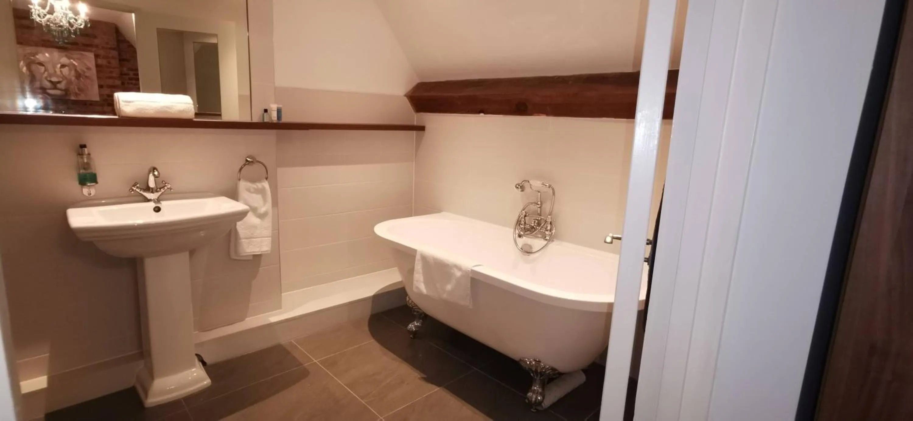 Toilet in Stanhill Court Hotel, a member of Radisson Individuals