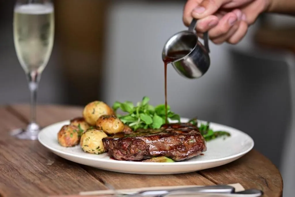 Restaurant/places to eat in Stanhill Court Hotel, a member of Radisson Individuals