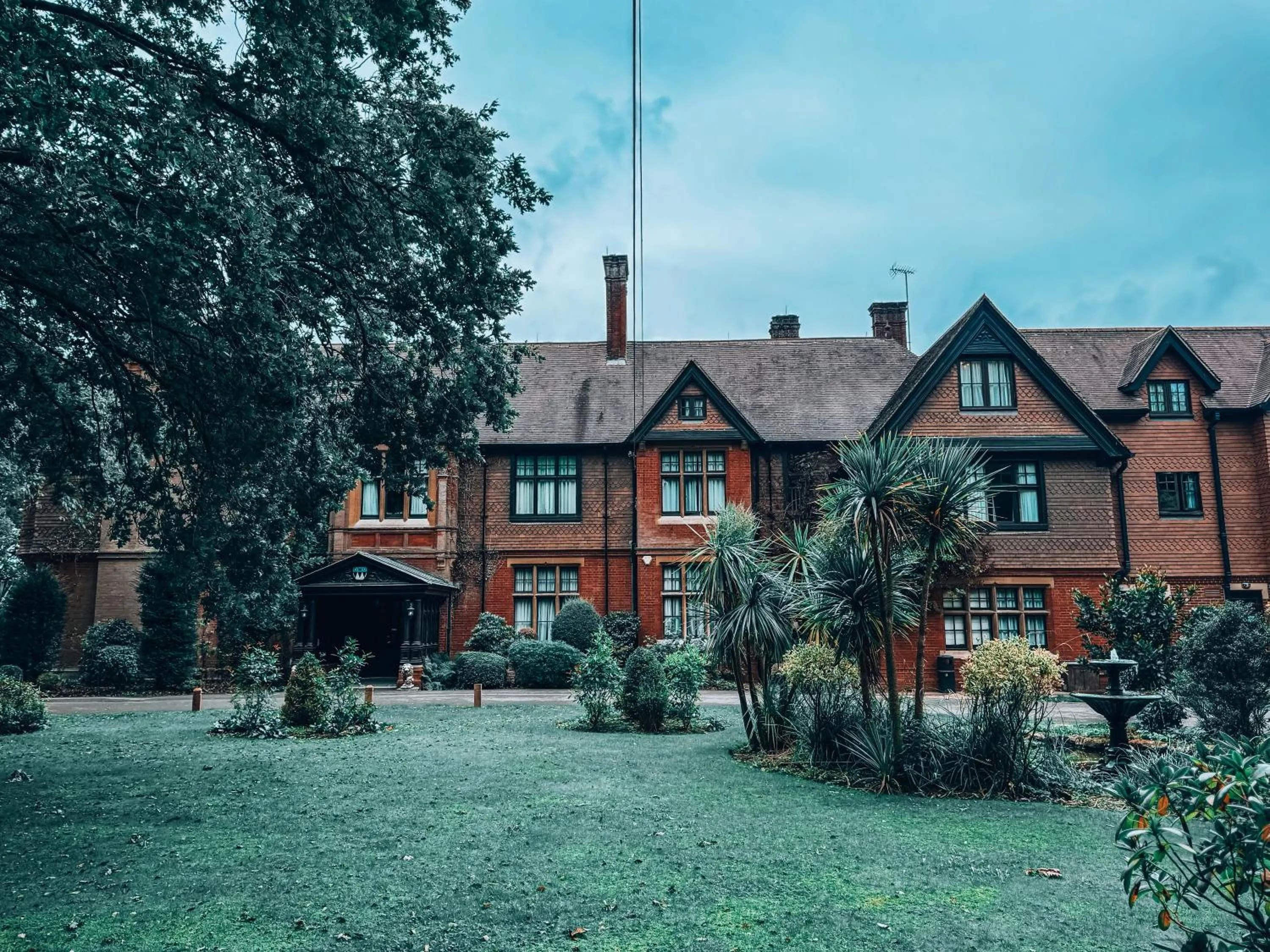 Facade/entrance in Stanhill Court Hotel, a member of Radisson Individuals