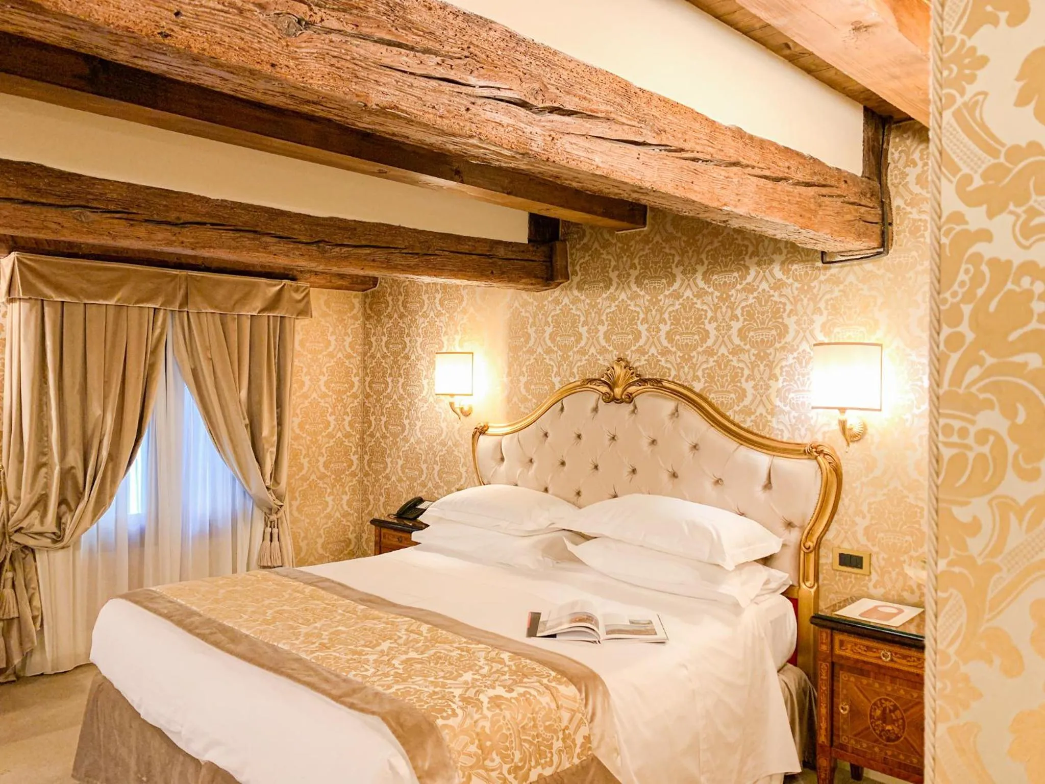 Bed in Hotel Ai Cavalieri di Venezia