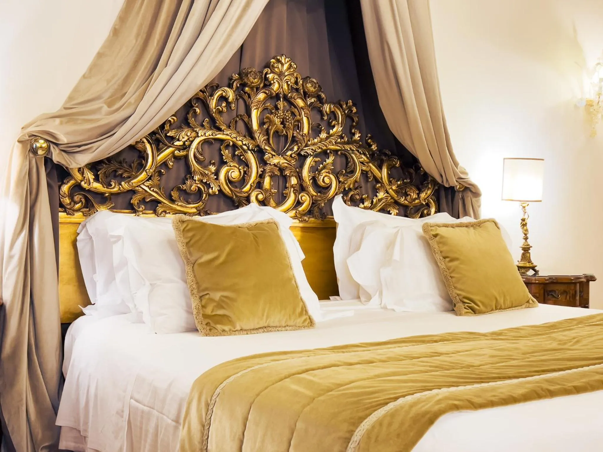 Bed in Hotel Ai Cavalieri di Venezia