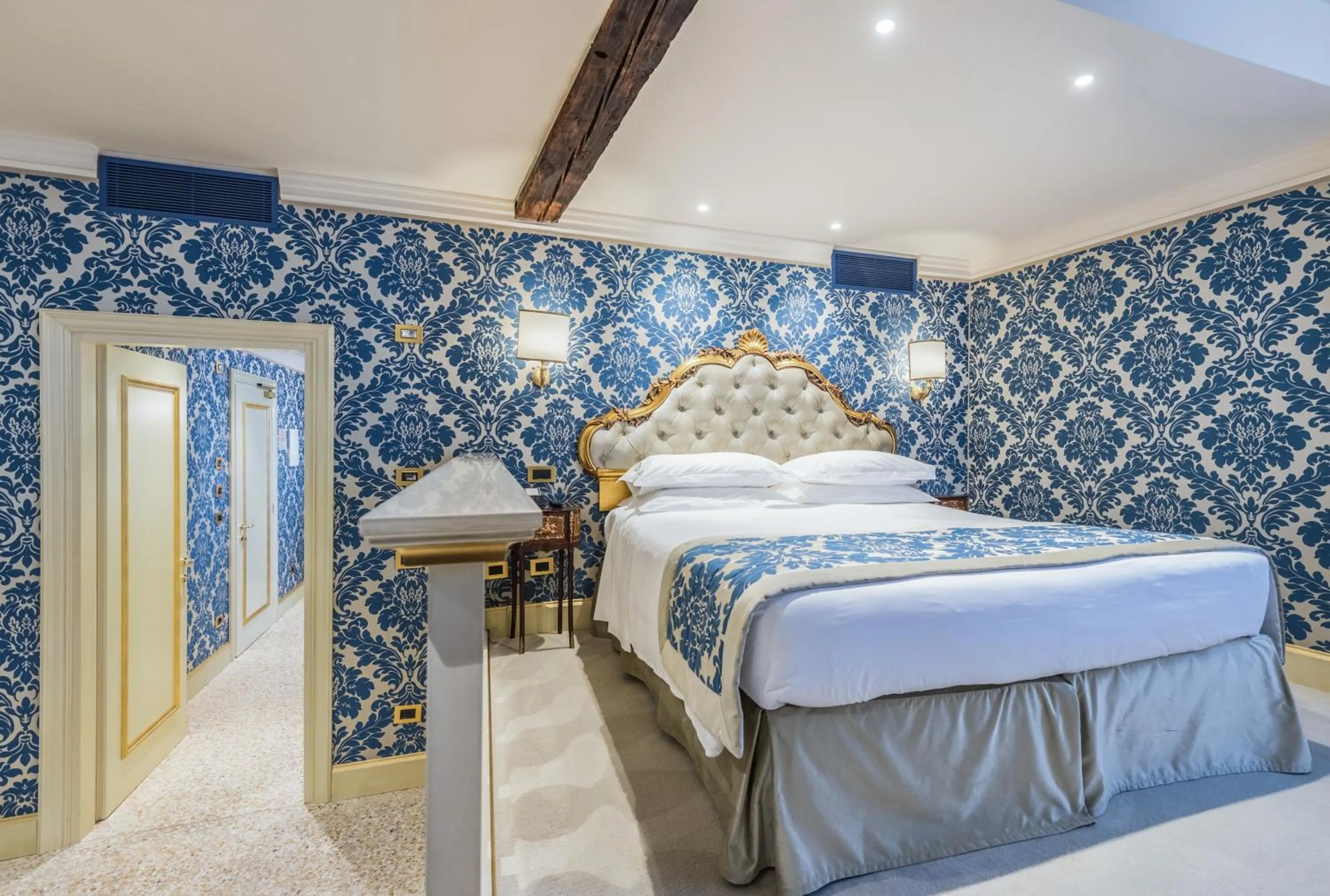 Bed in Hotel Ai Cavalieri di Venezia