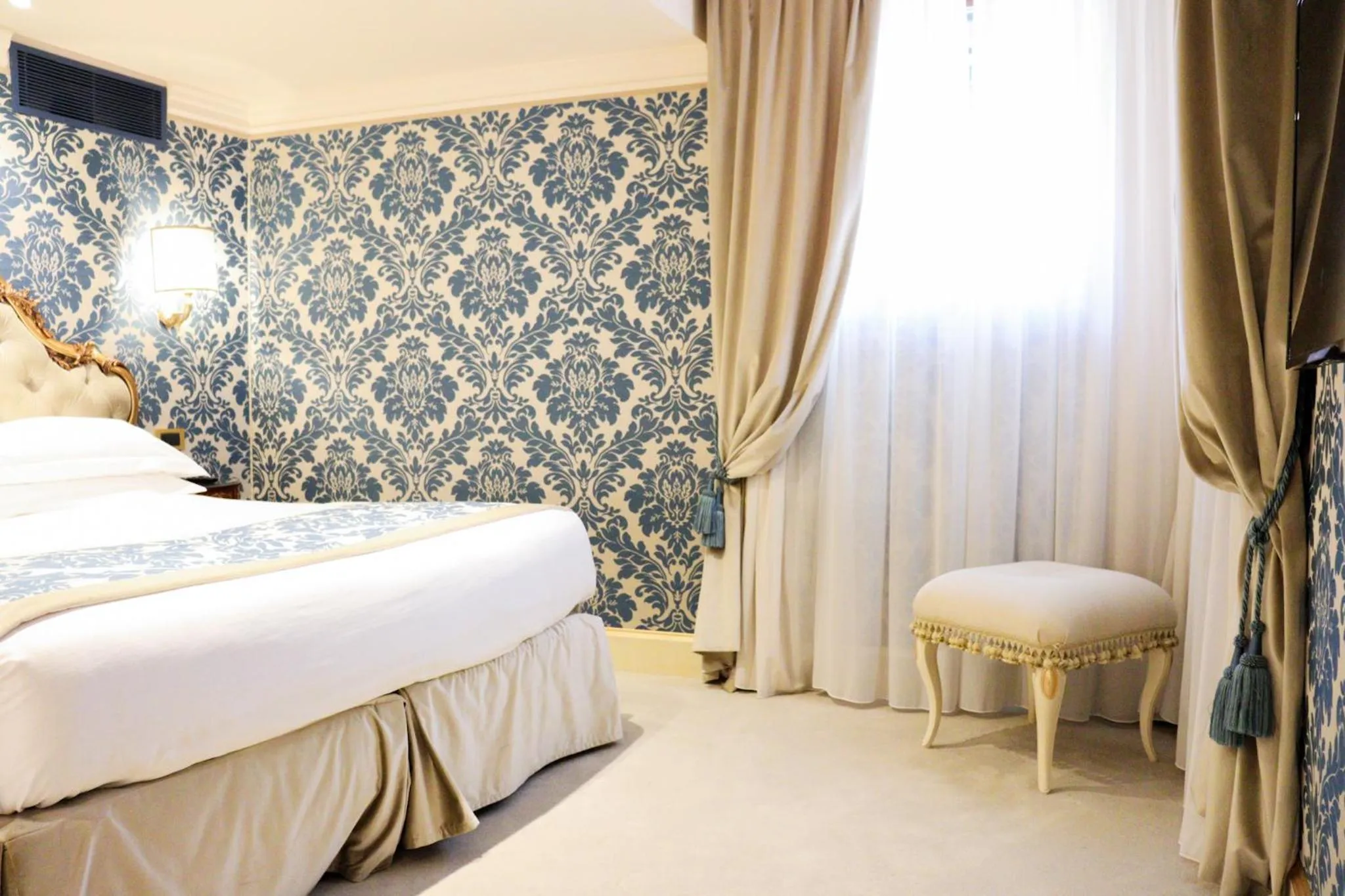 Bed in Hotel Ai Cavalieri di Venezia