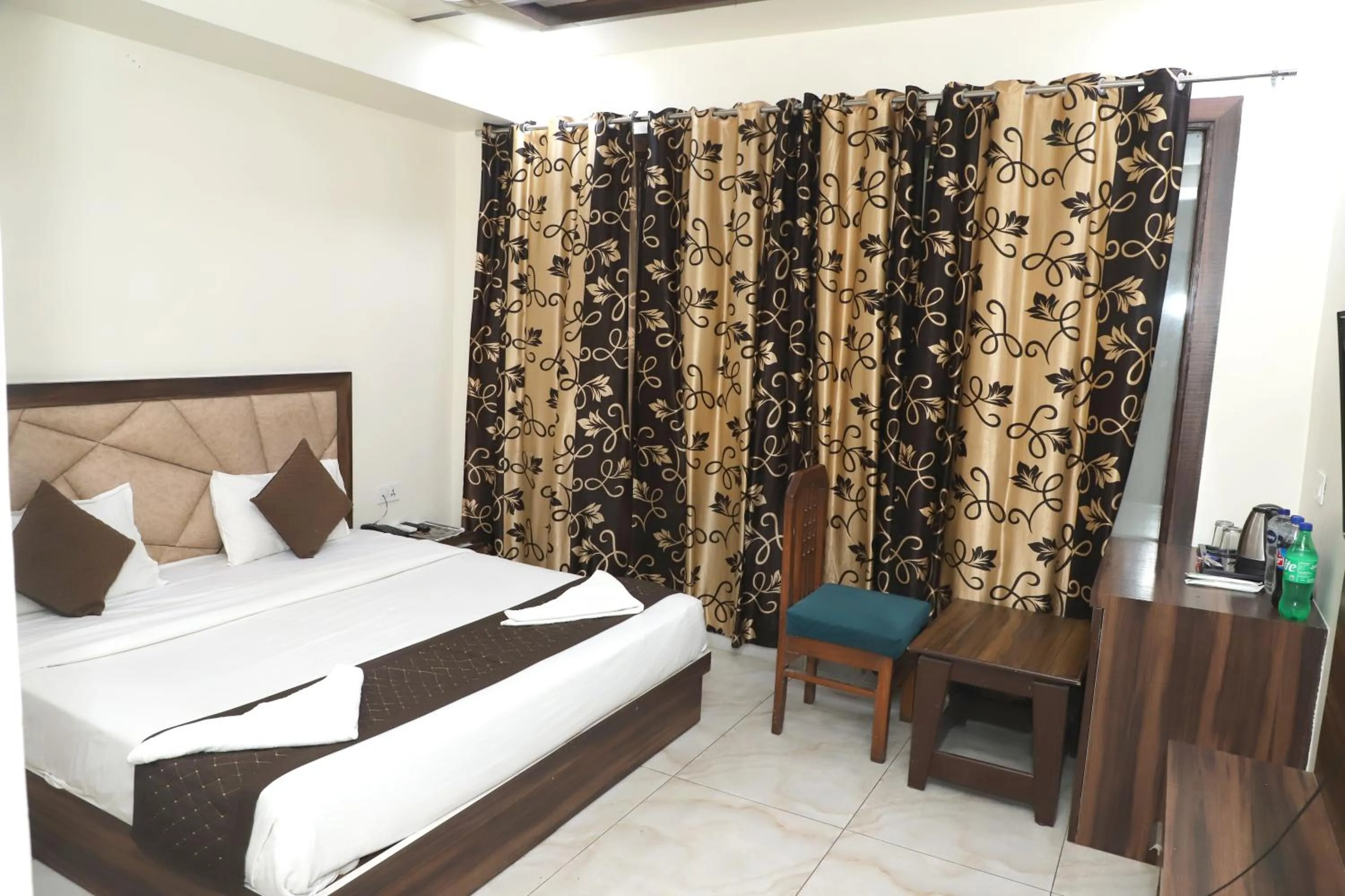 Bed in The Crown Hotel Agra near Taj Mahal & Restaurant