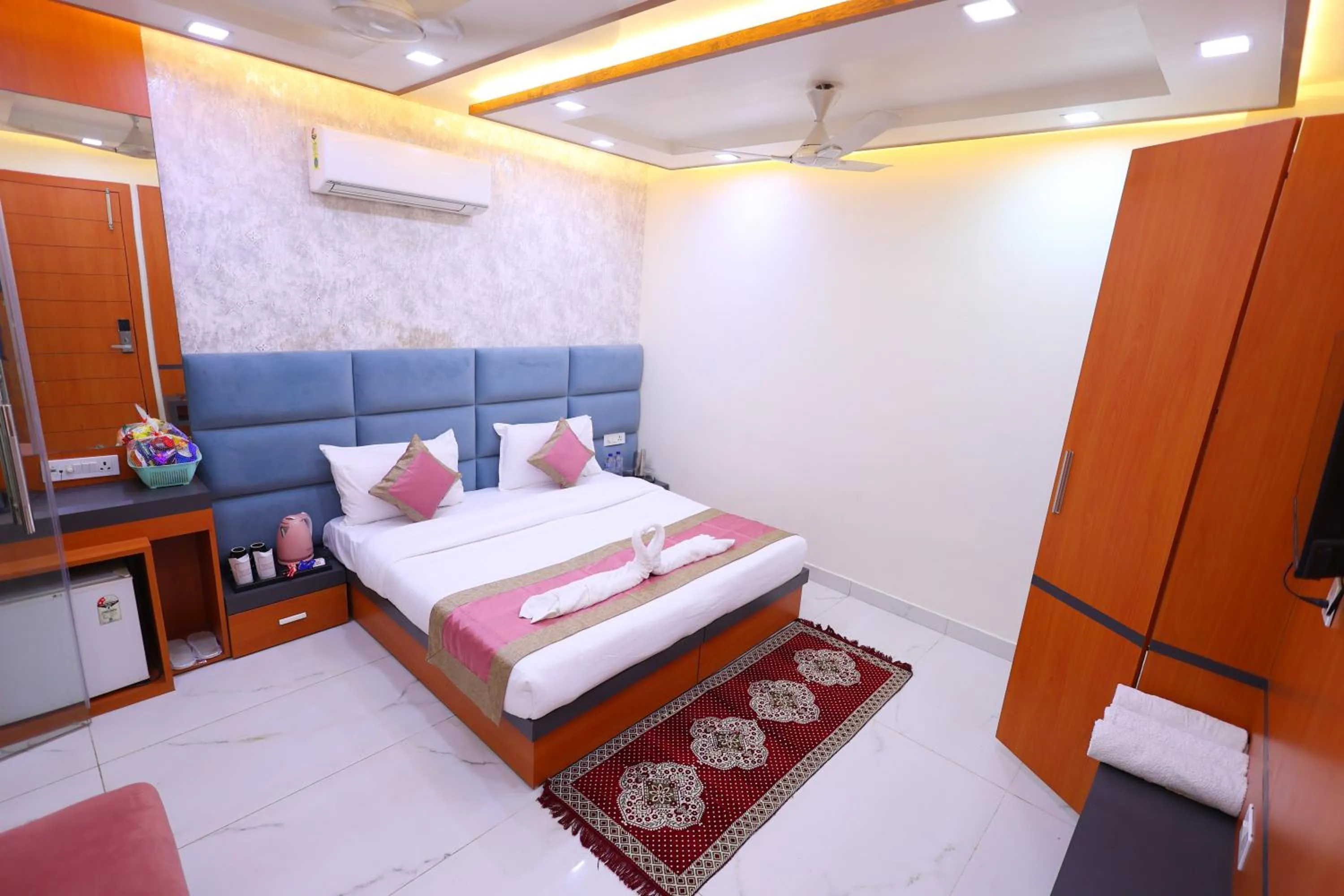 Bedroom, Bed in The Crown Hotel Agra near Taj Mahal & Restaurant