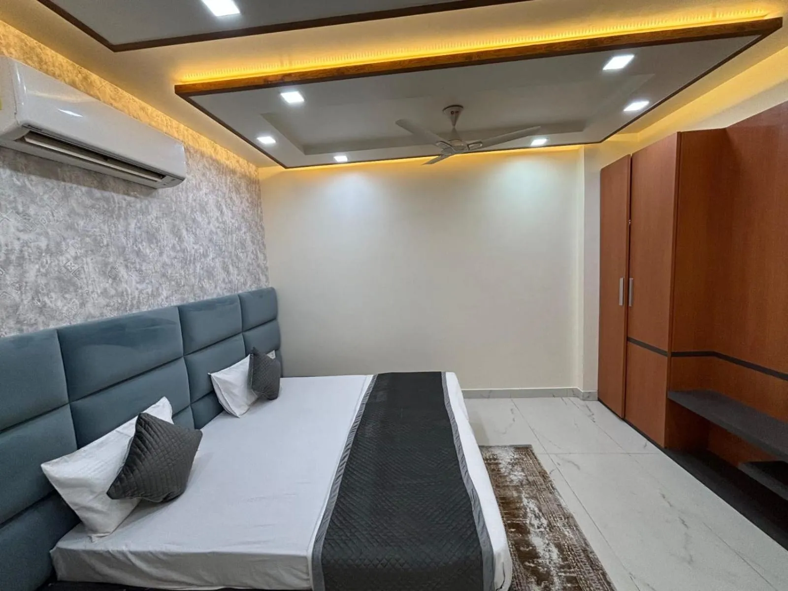 Bedroom in The Crown Hotel Agra near Taj Mahal & Restaurant