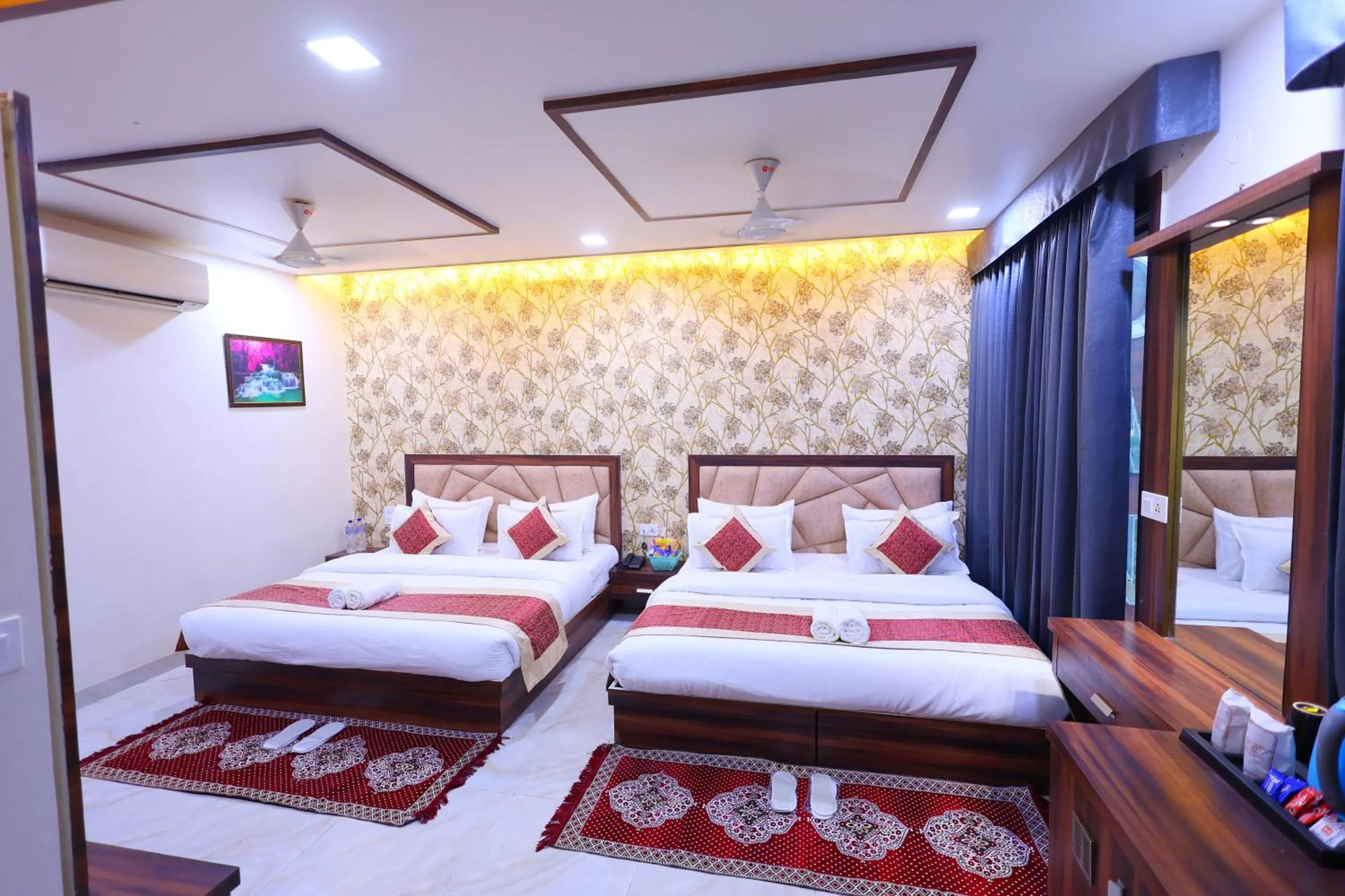 Bedroom, Bed in The Crown Hotel Agra near Taj Mahal & Restaurant