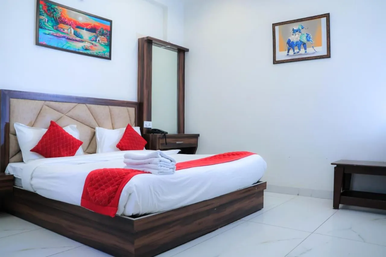 Bed in The Crown Hotel Agra near Taj Mahal & Restaurant