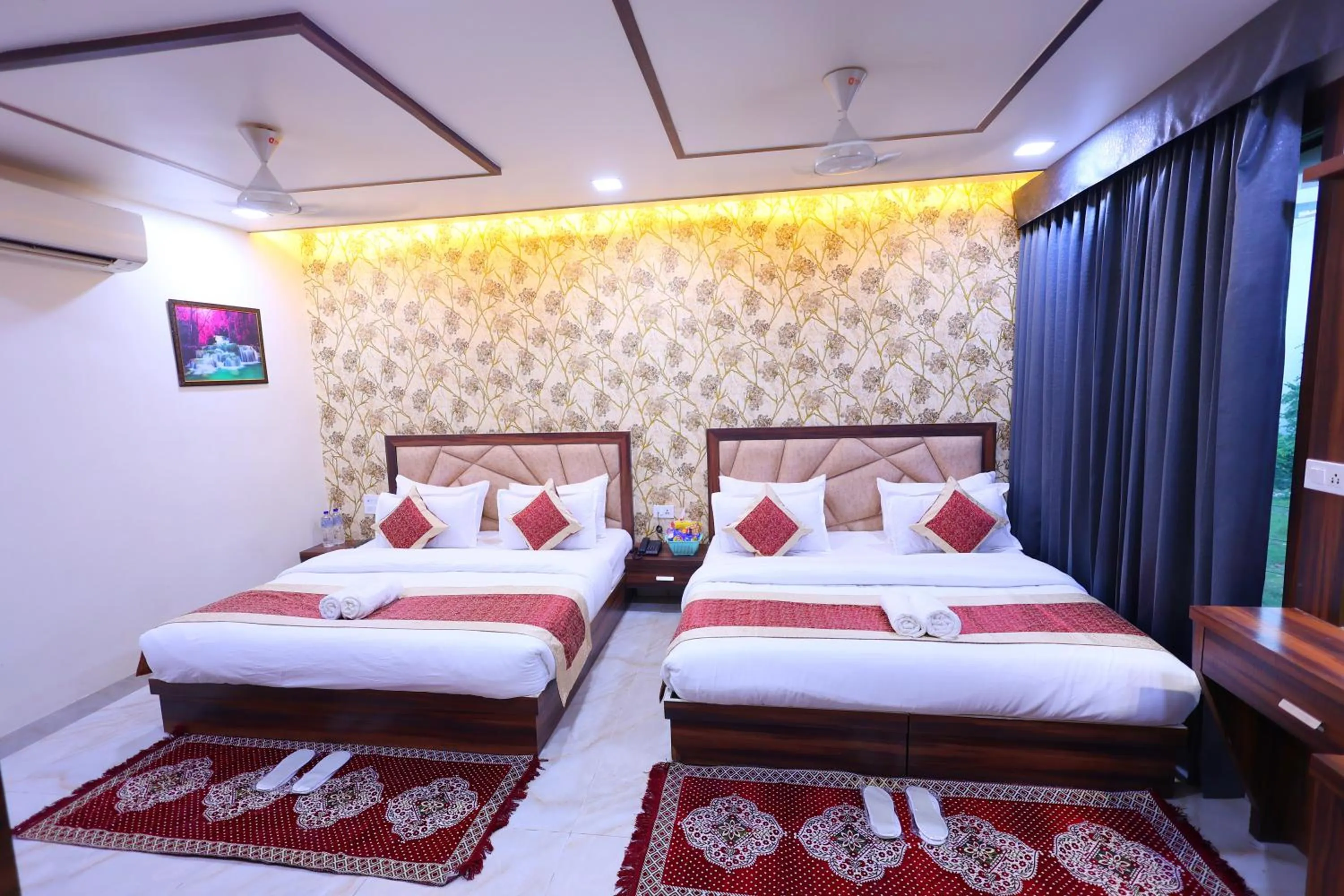 Bedroom, Bed in The Crown Hotel Agra near Taj Mahal & Restaurant