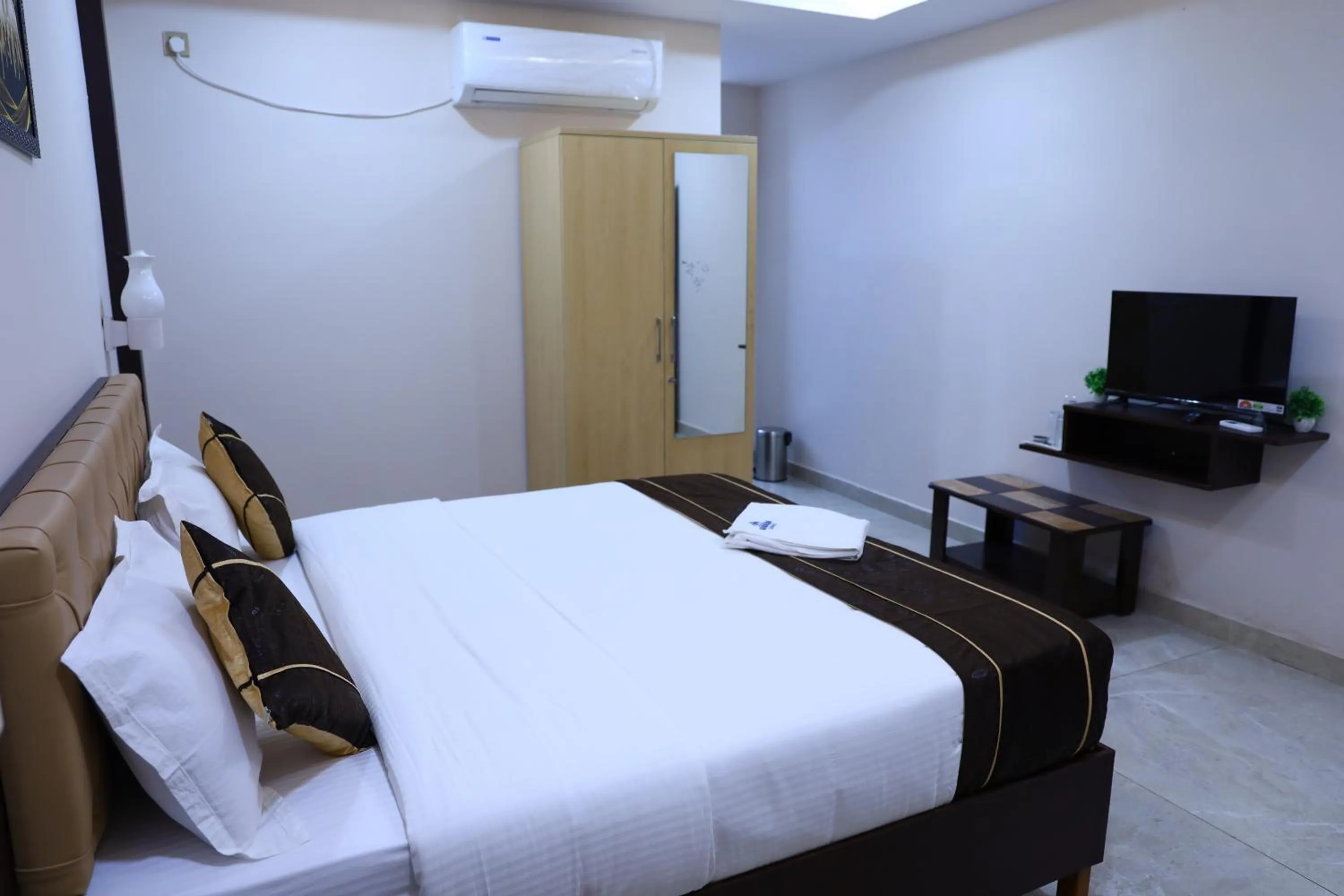 Property building, Bed in Gokulam Grand