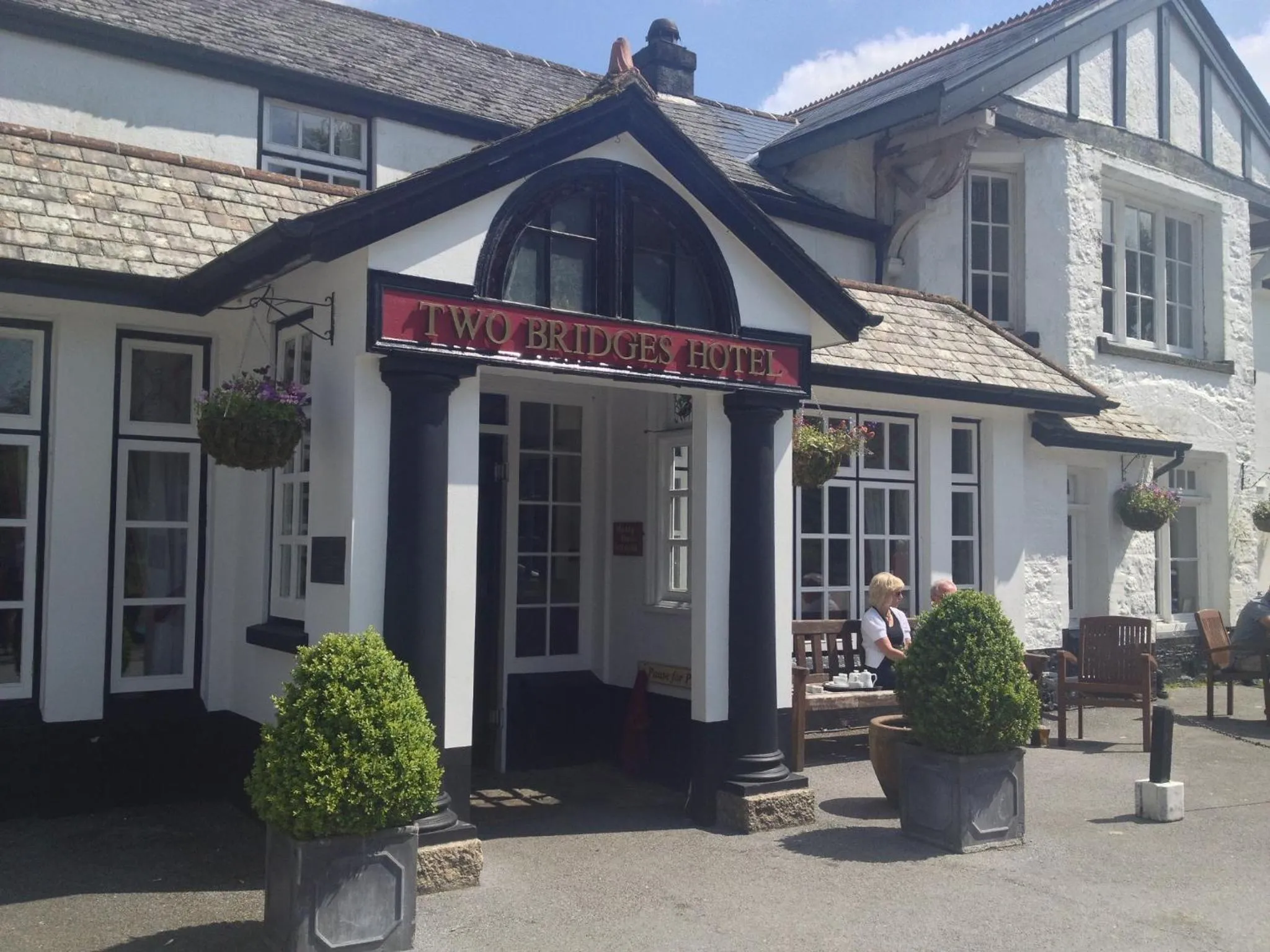 Facade/entrance in Two Bridges Hotel