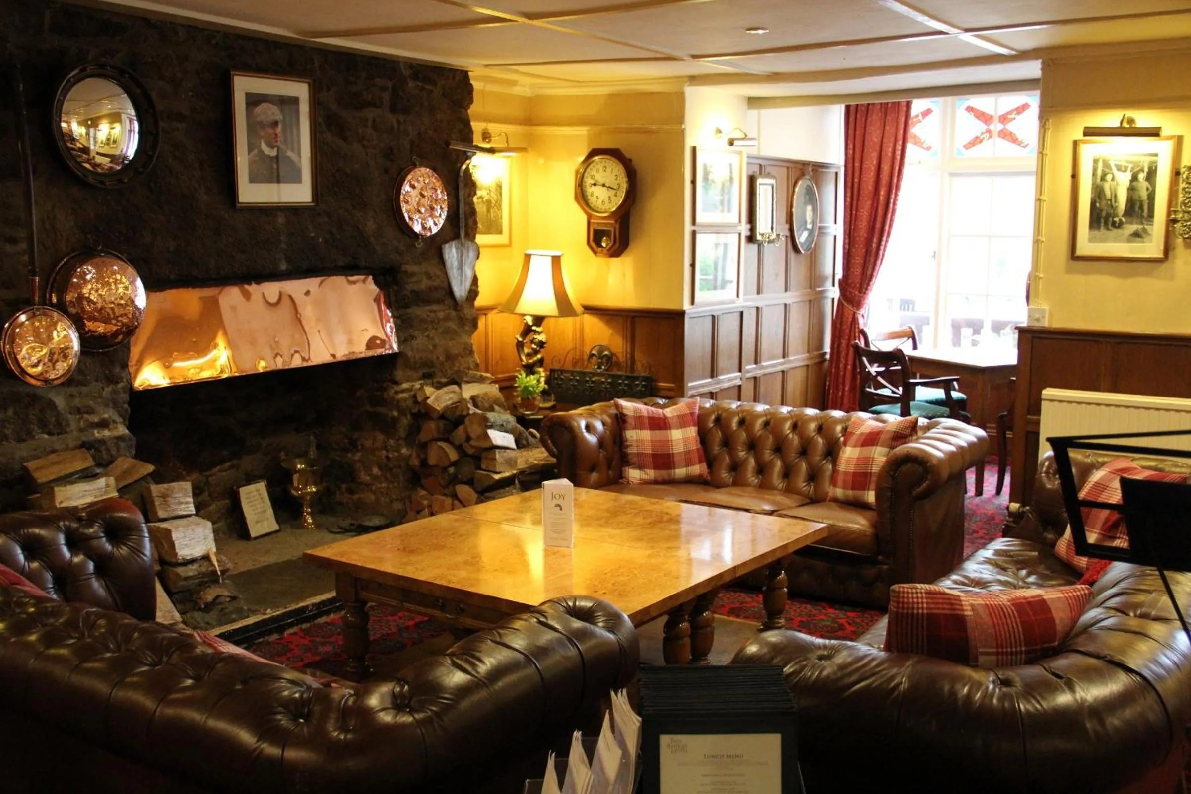 Lounge or bar in Two Bridges Hotel