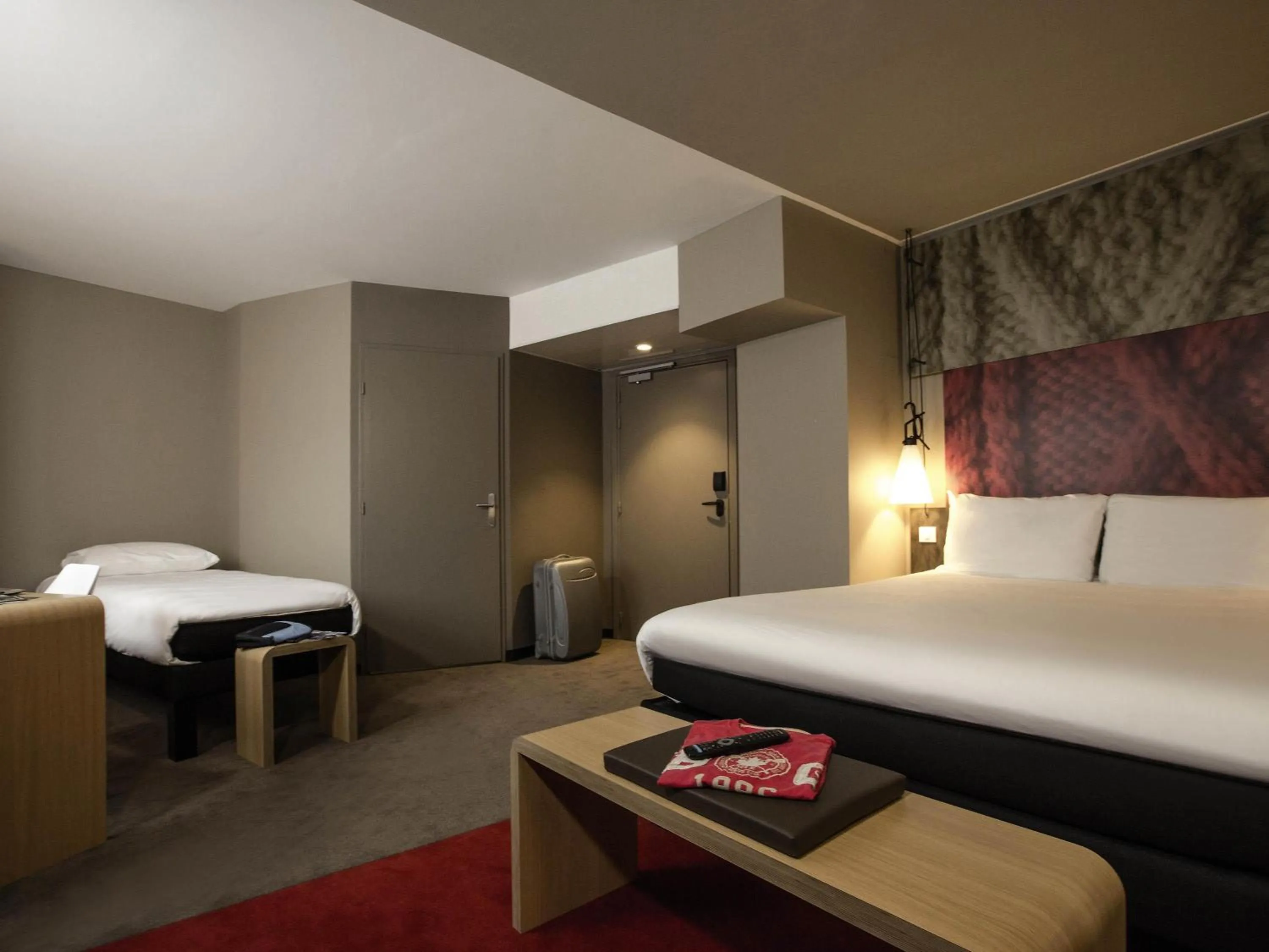 Bedroom, Bed in ibis Lille Centre Grand Palais