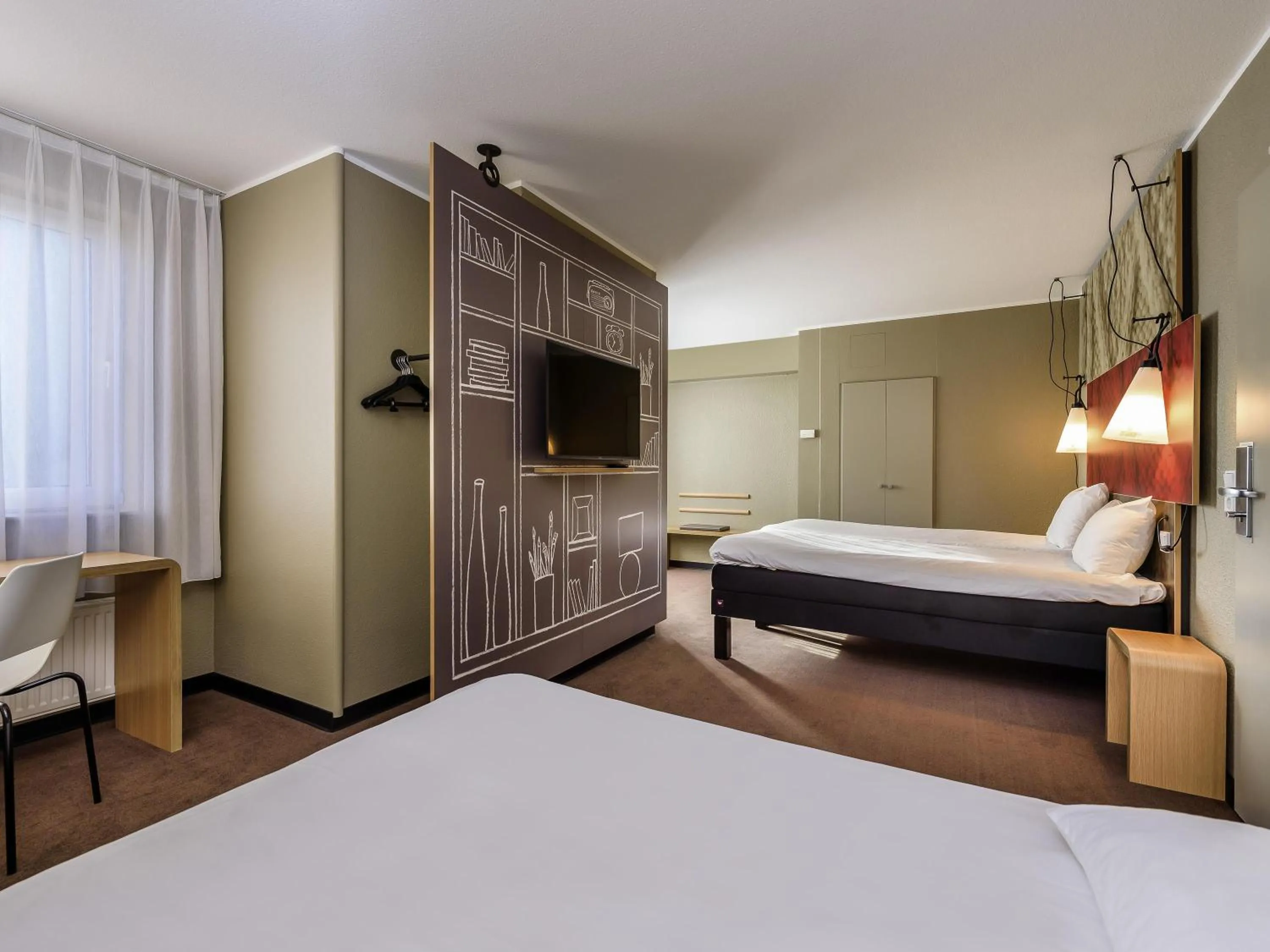 Bedroom, Bed in ibis Lille Centre Grand Palais