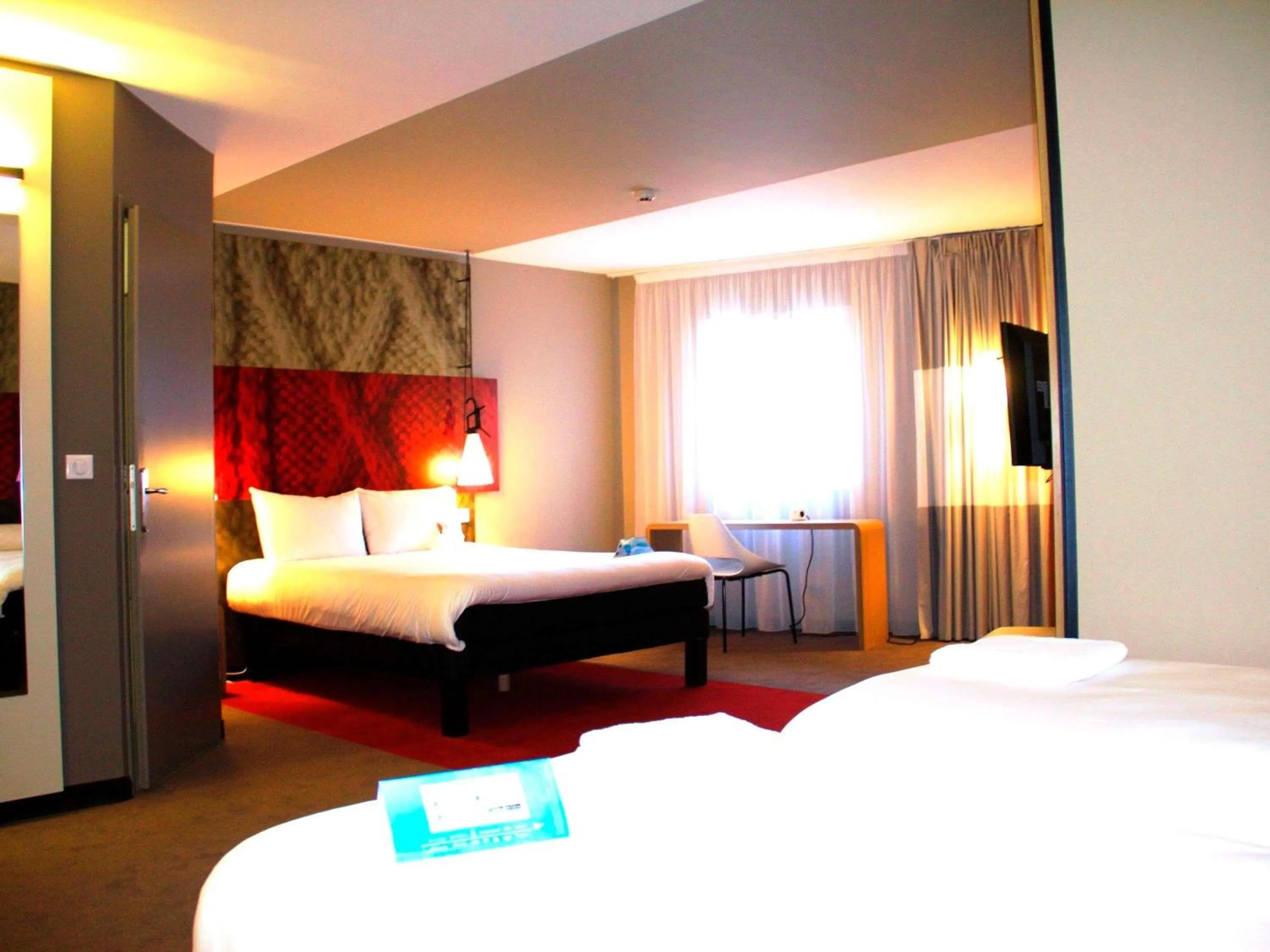 Bedroom, Bed in ibis Lille Centre Grand Palais