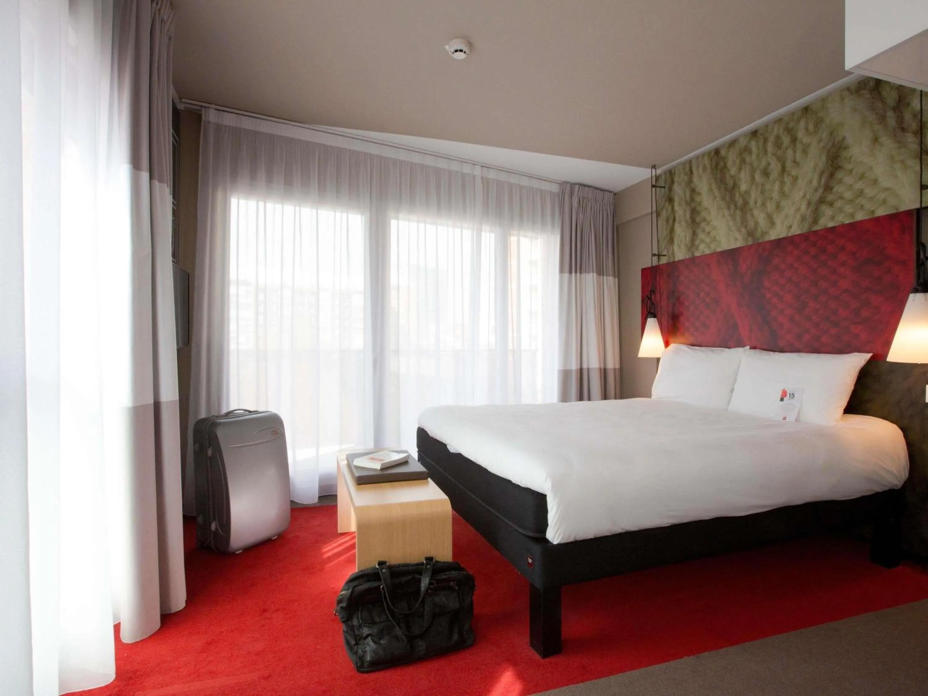 Property building, Bed in ibis Lille Centre Grand Palais