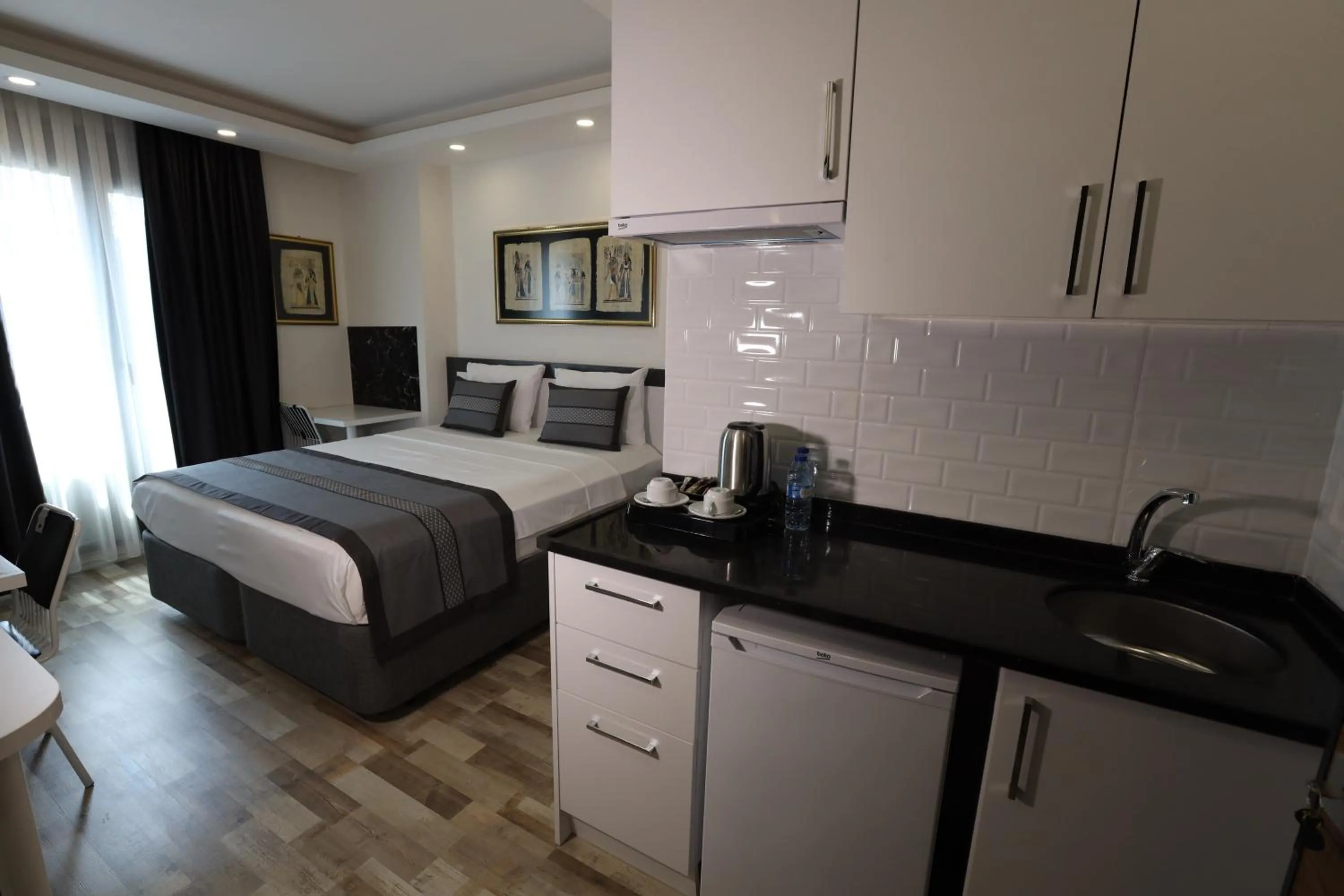 Kitchen or kitchenette, Bed in Askadar Çatı Otel