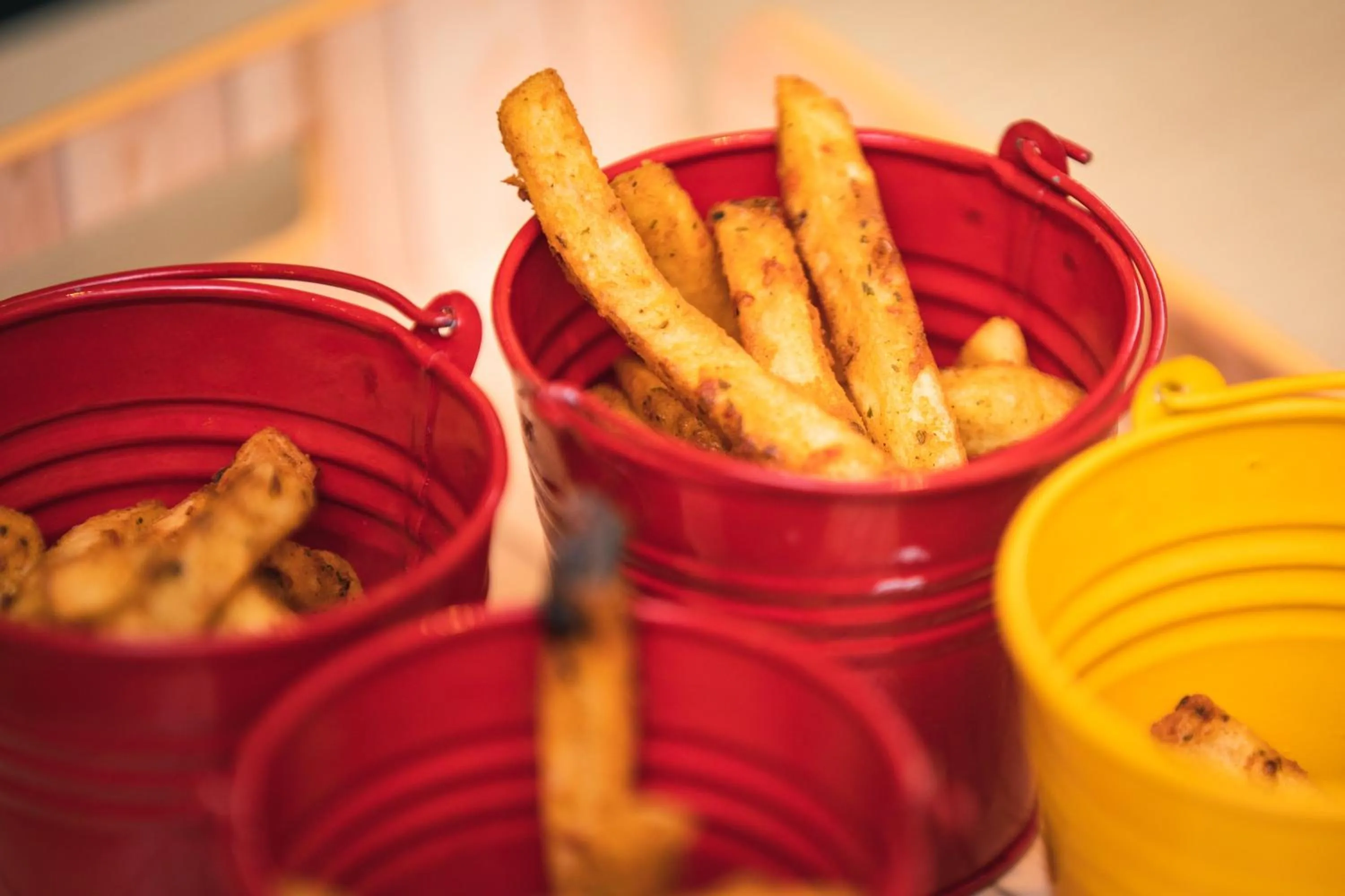 Restaurant/places to eat in Holiday Inn Express Gurugram Sector 50 by IHG