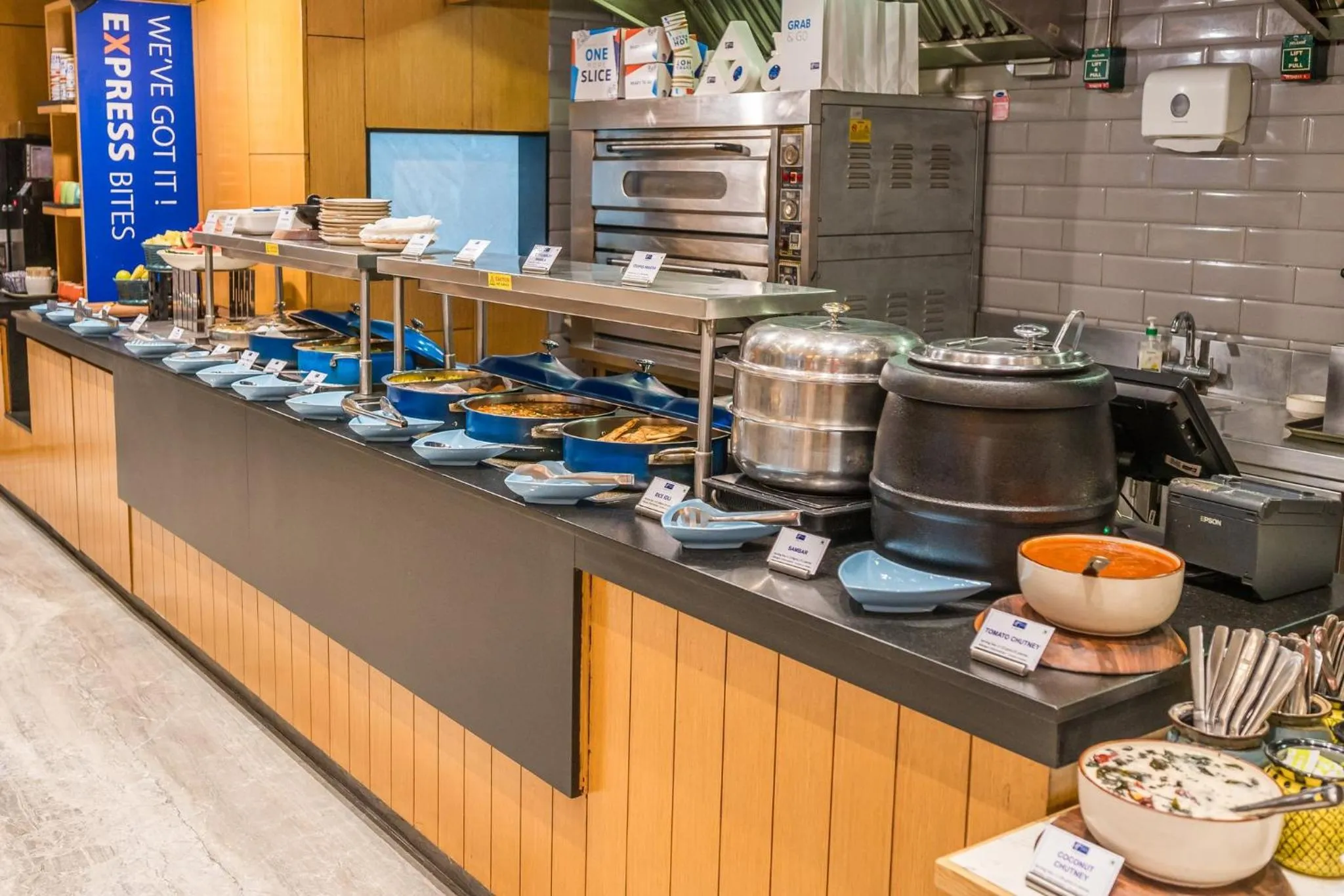 Restaurant/places to eat in Holiday Inn Express Gurugram Sector 50 by IHG