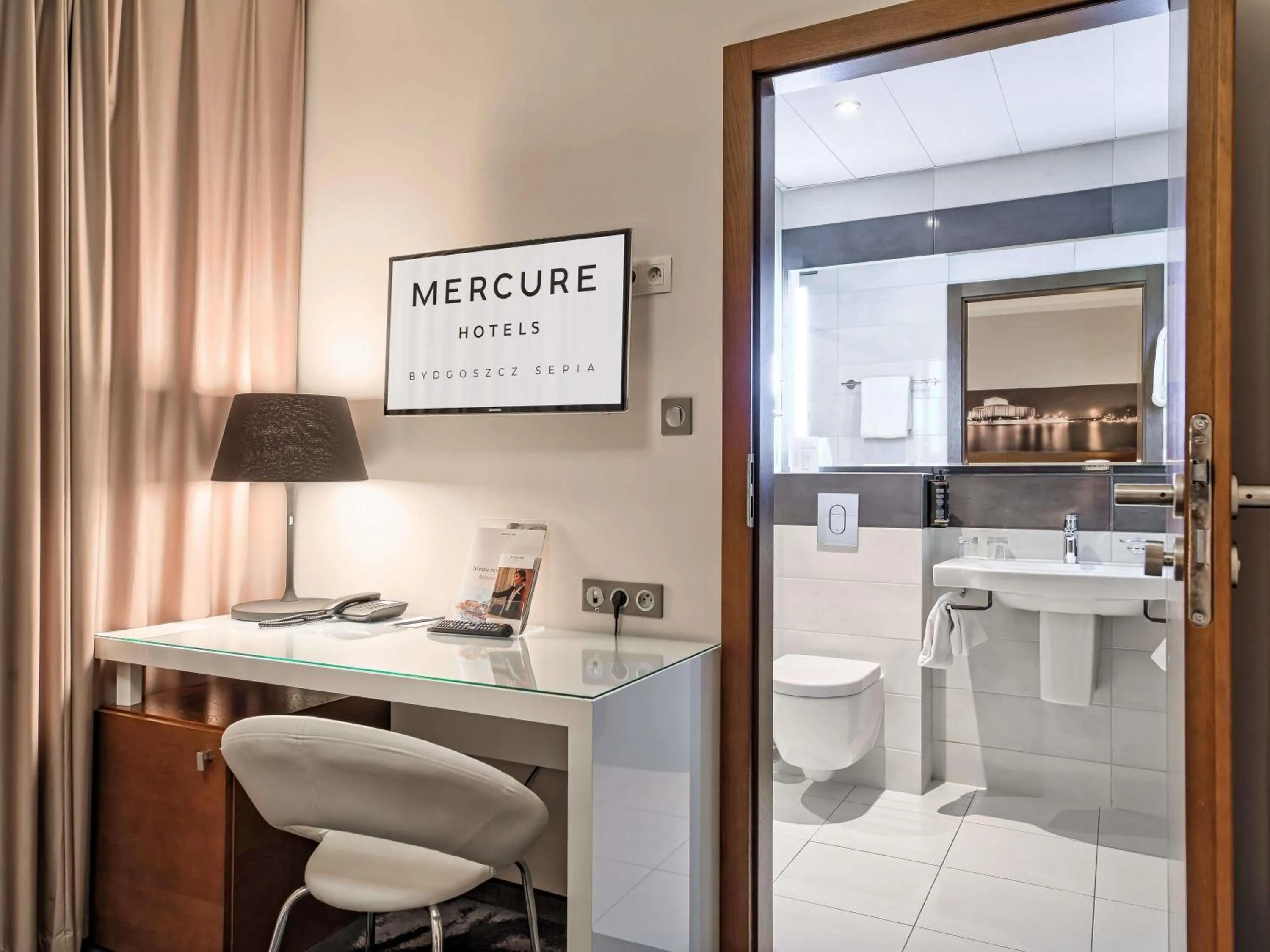 Bedroom in Mercure Bydgoszcz Sepia
