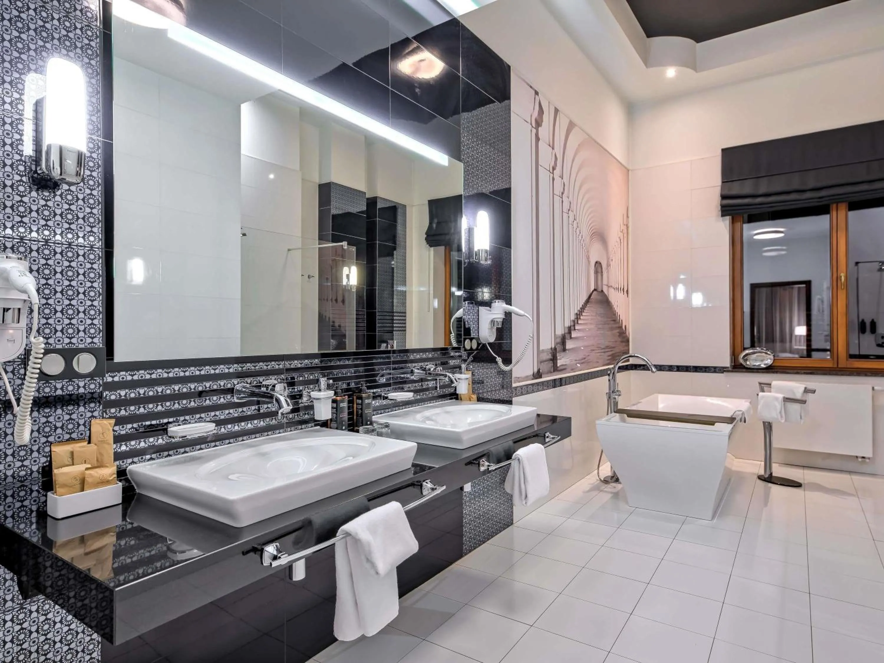 Bedroom in Mercure Bydgoszcz Sepia