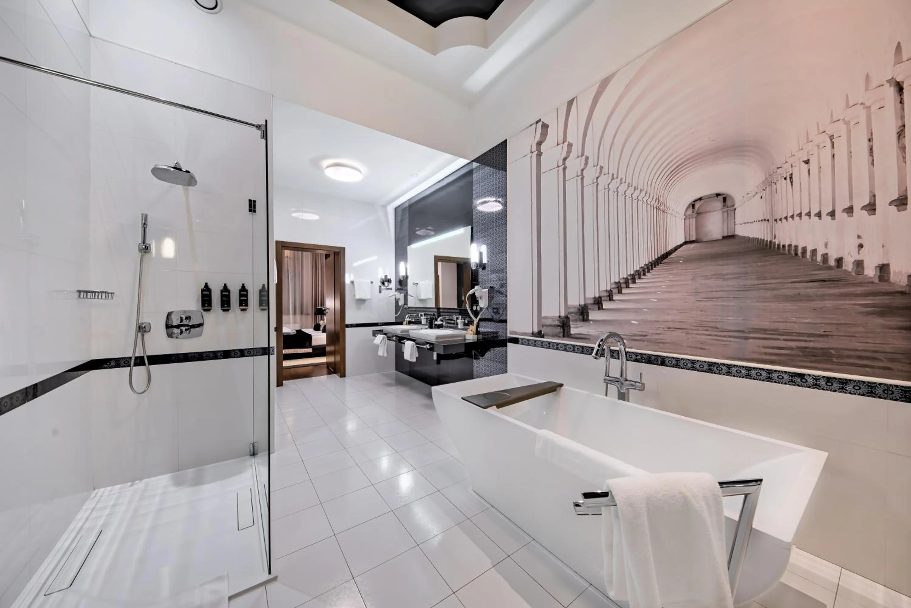 Bathroom in Mercure Bydgoszcz Sepia