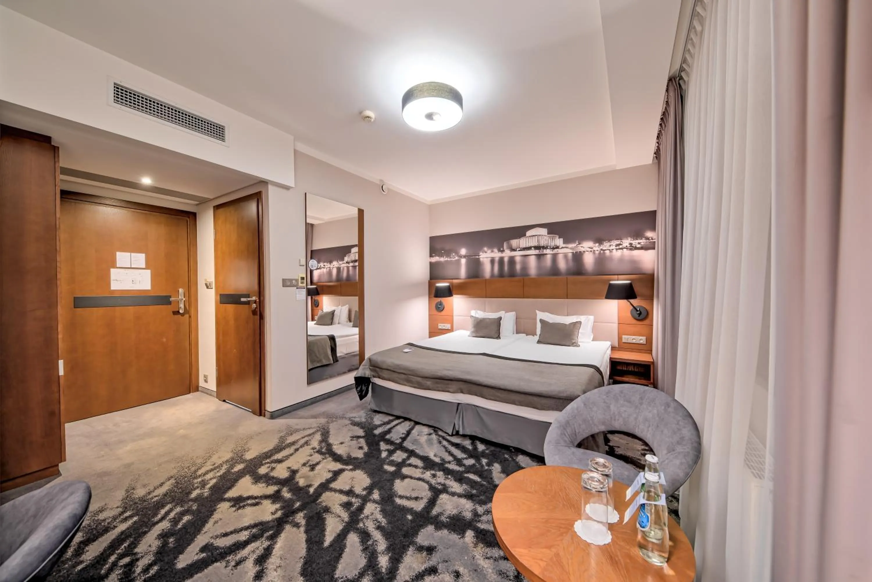 Bed in Mercure Bydgoszcz Sepia