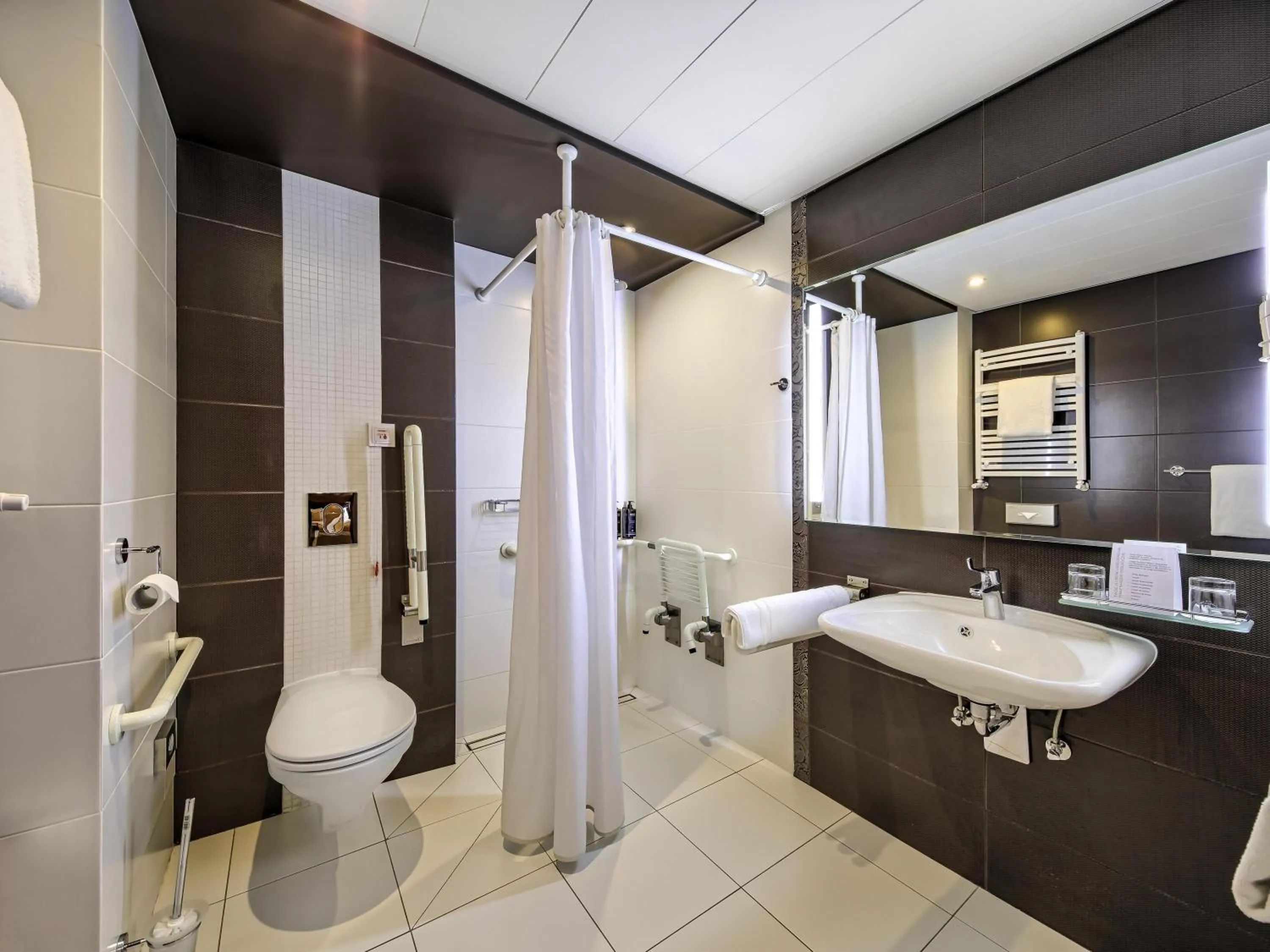 Bedroom in Mercure Bydgoszcz Sepia