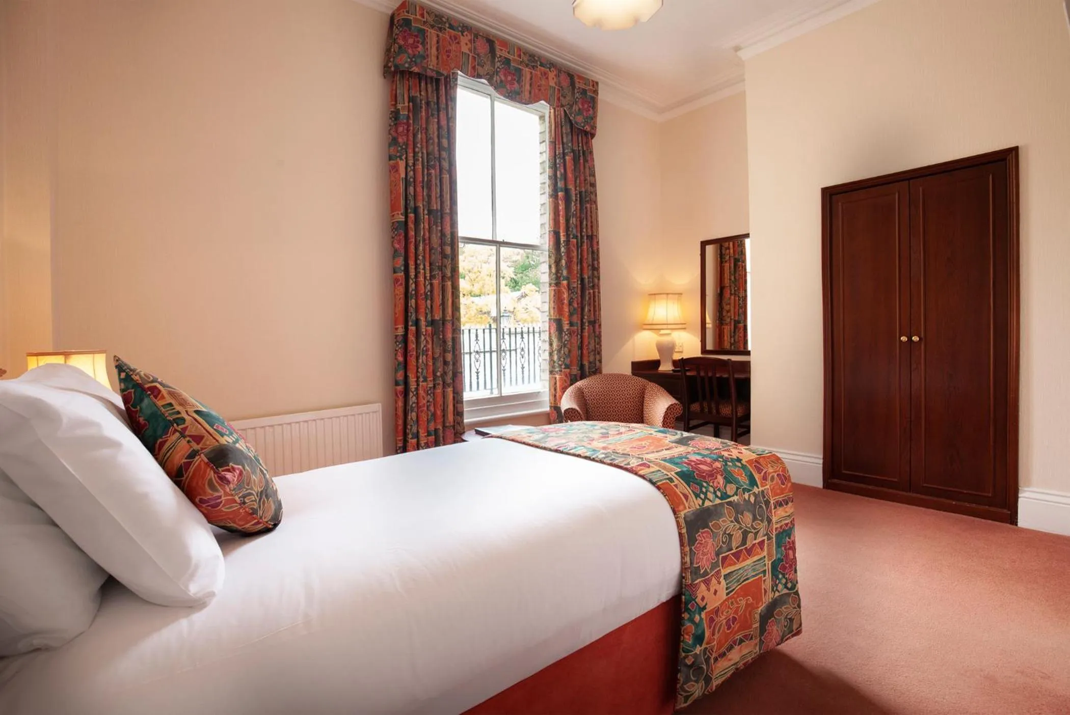 Bedroom, Bed in Arundel House Hotel
