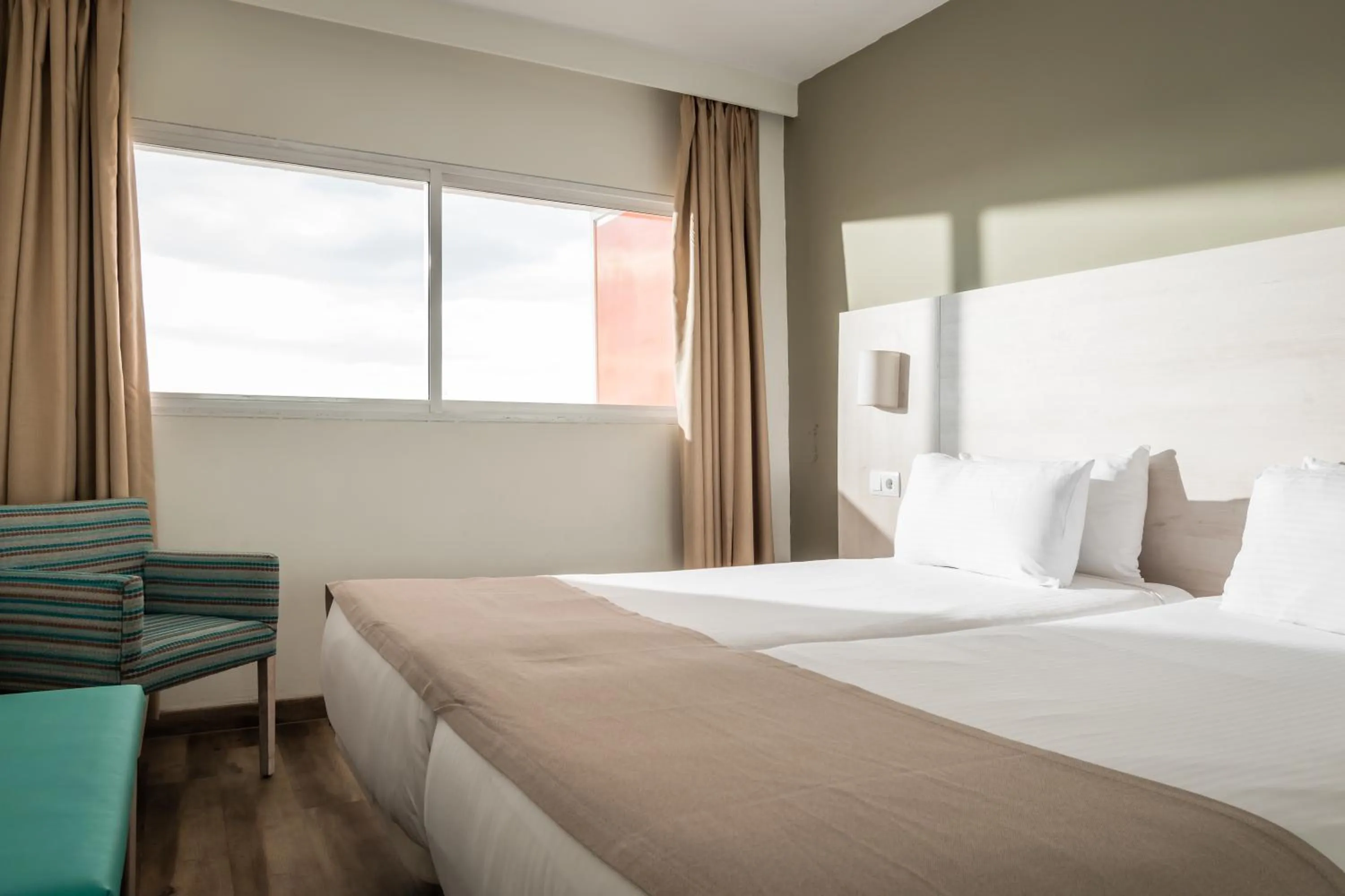 Bedroom, Bed in Apartamentos Vistasol