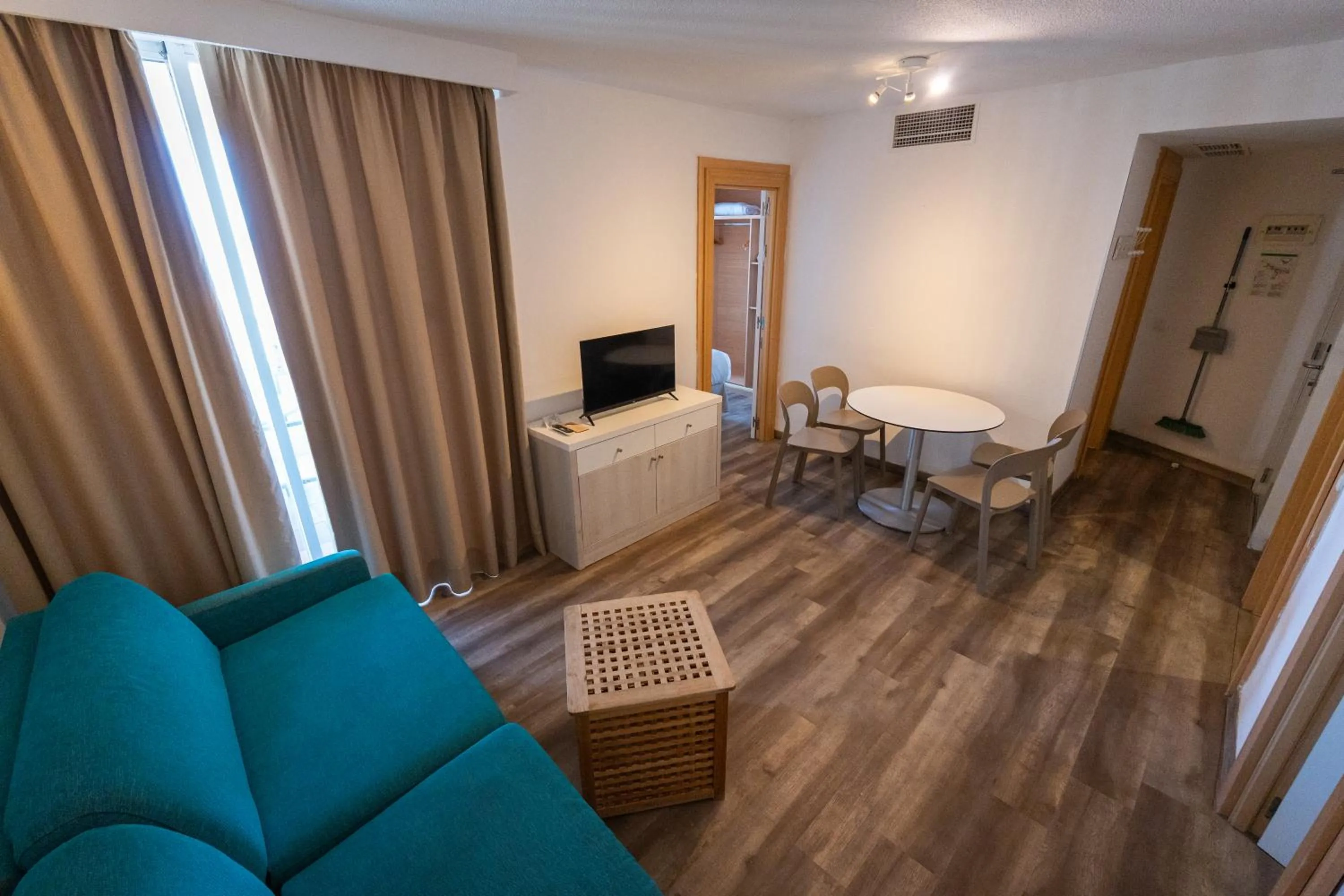 Communal lounge/ TV room in Apartamentos Vistasol